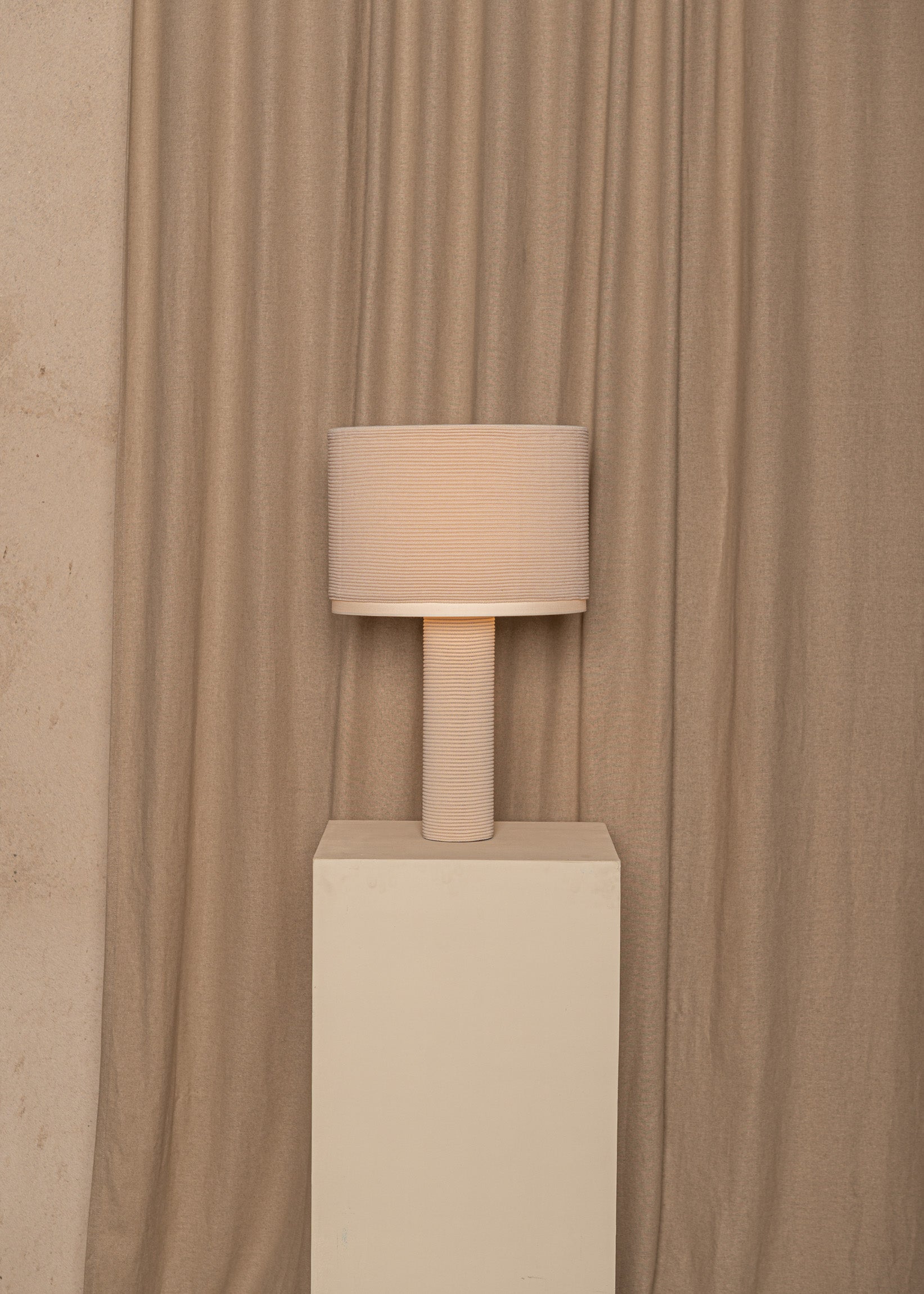 Stolná lampa PYJAMA béžová vlna