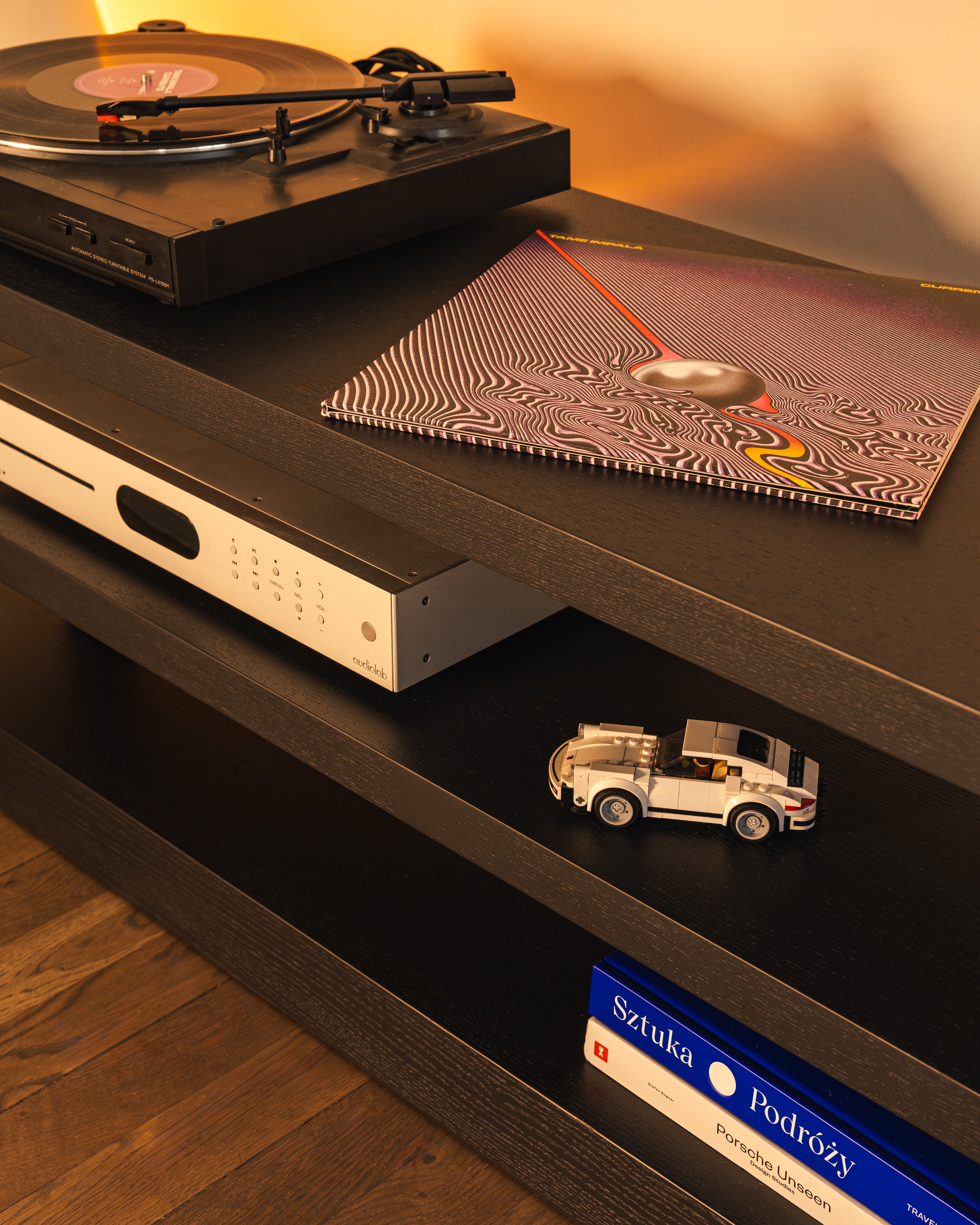 Televízna skrinka REL čierna s dyhou