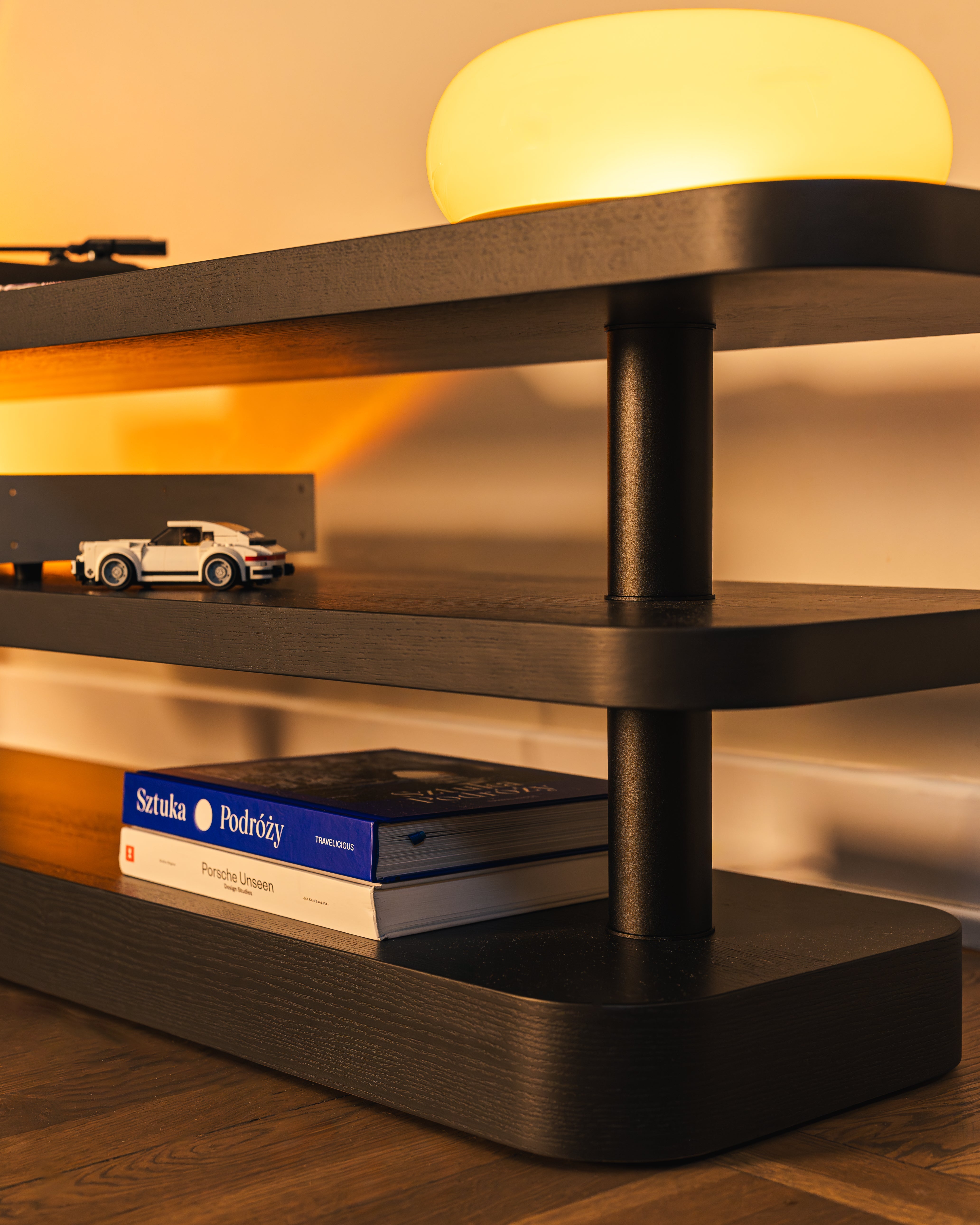 Televízna skrinka REL čierna s dyhou