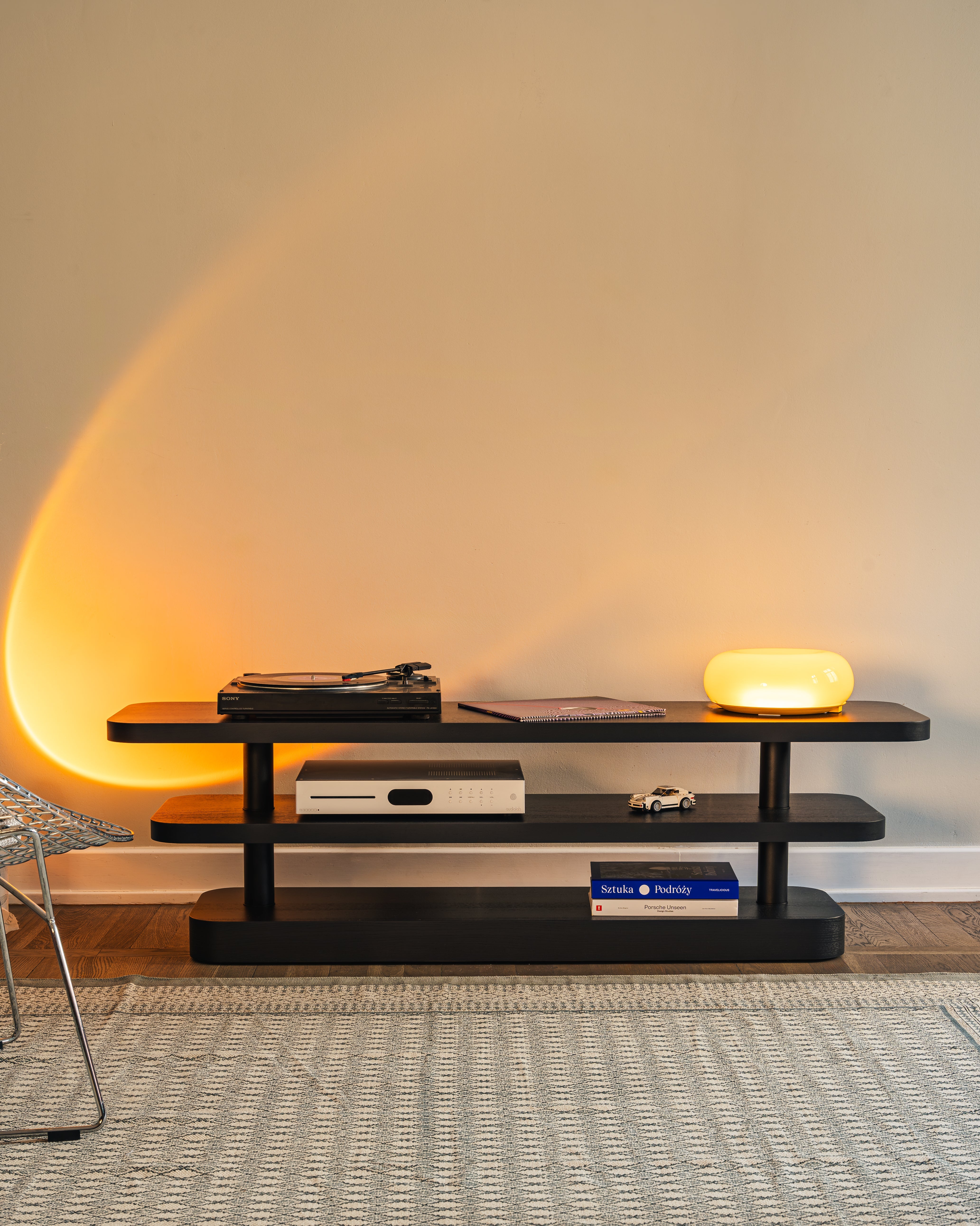 Televízna skrinka REL čierna s dyhou