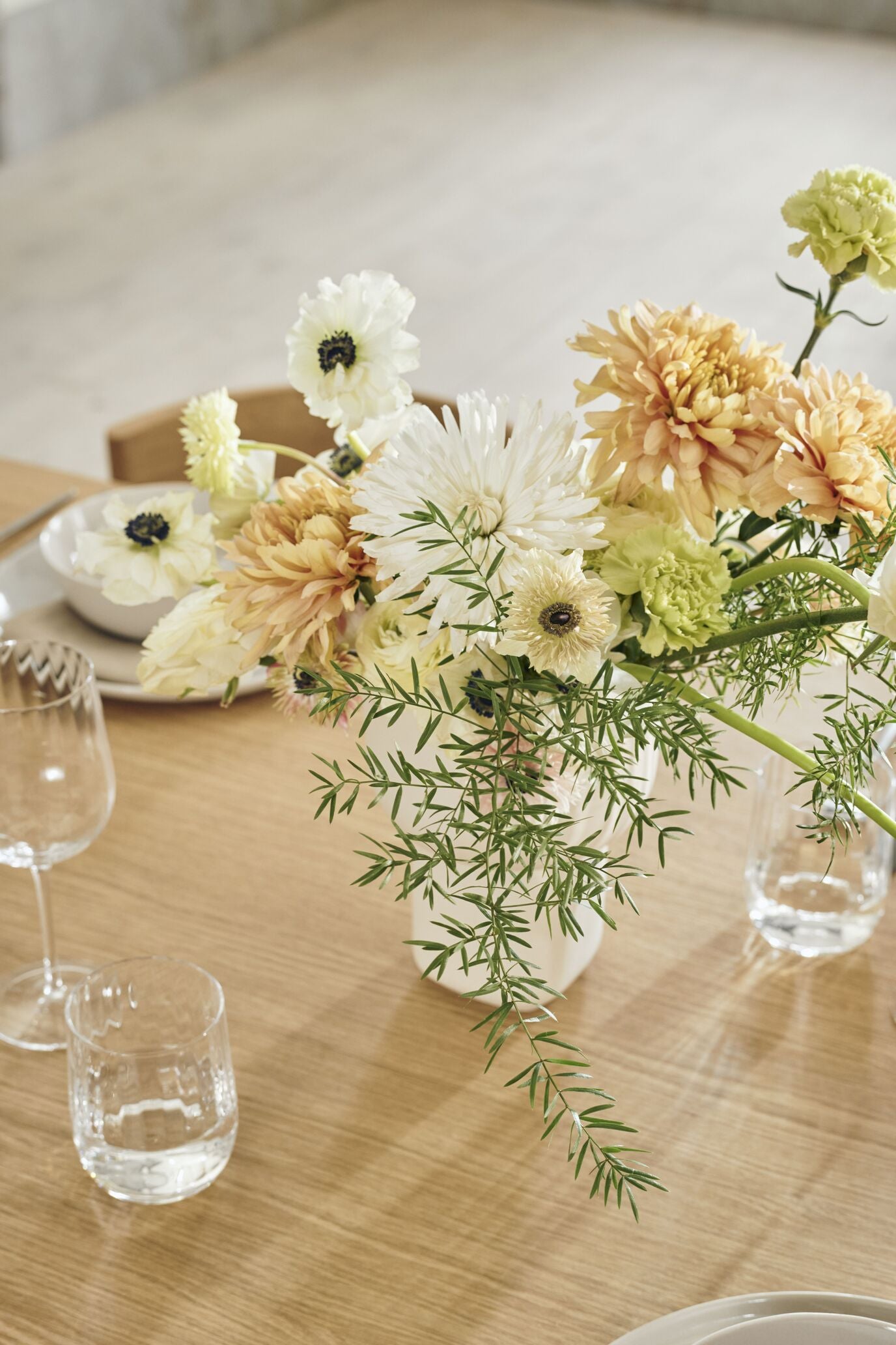 Stôl RONYA bielený dubový dyha s bieleným podstavcom