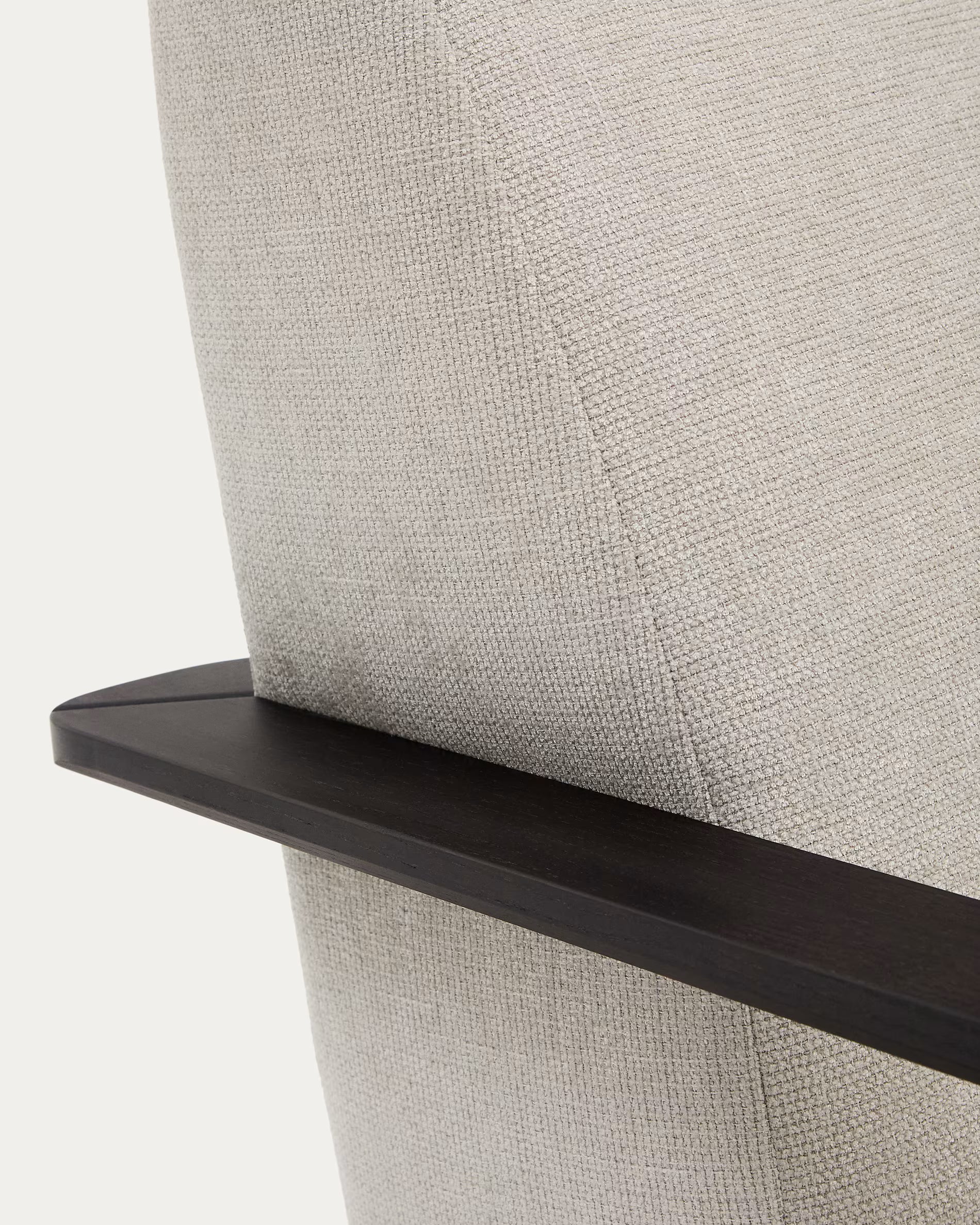 Kreslo MEGHAN krémové s čiernym podstavcom