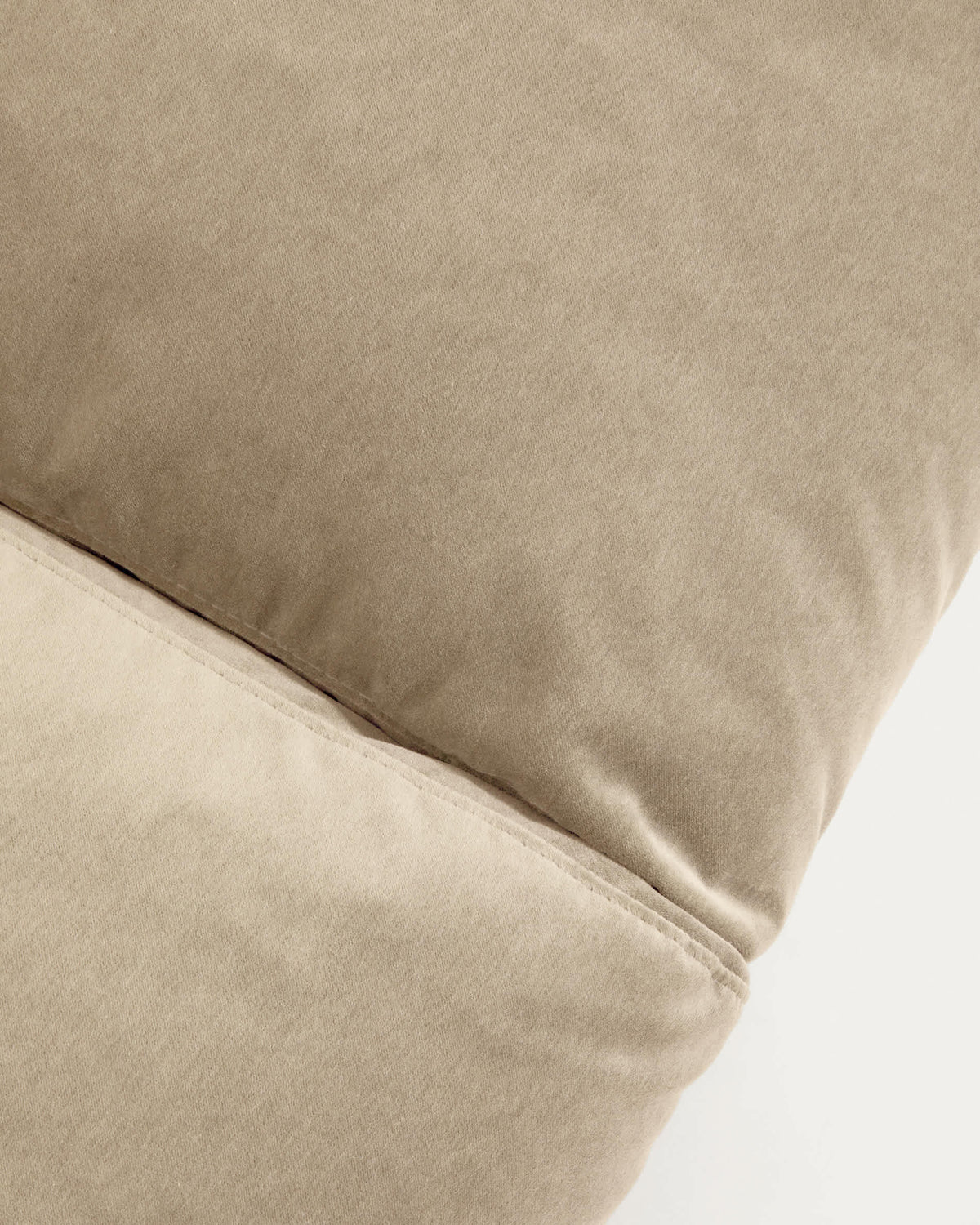 Sofa 4-osobowa VELIRO perłowy aksamit – ujęcie 10