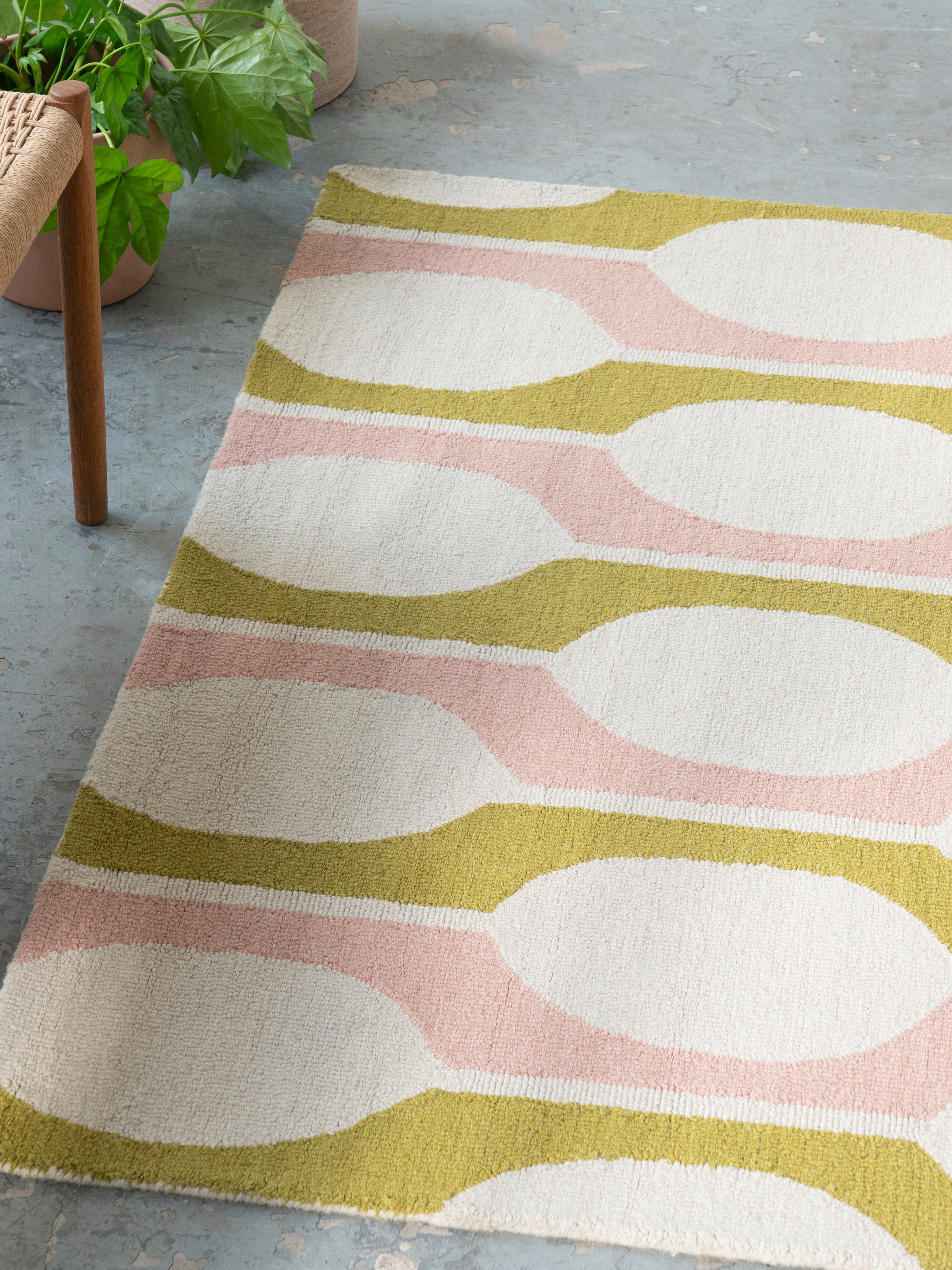 BILLOW LICHEN Beige Rug with Pink and Olive