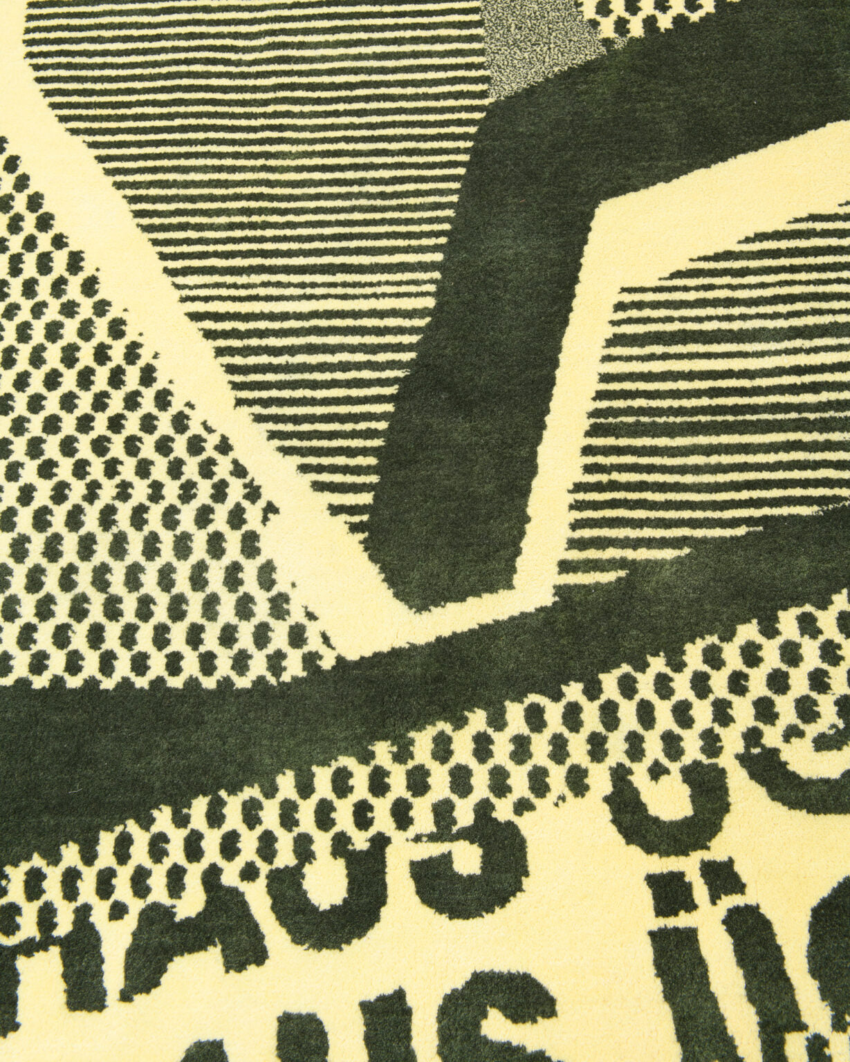 Dekoratívny oválny koberec SIGNED zelený