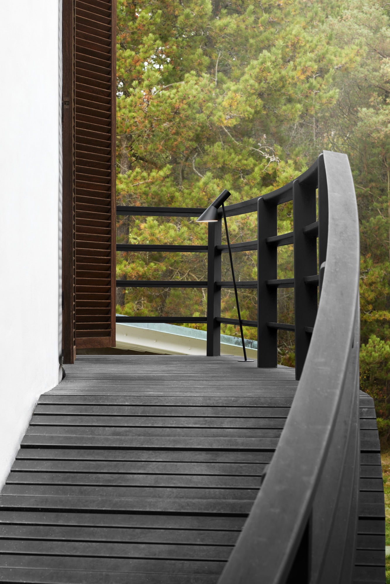 Stojaca vonkajšia lampa AJ čierna