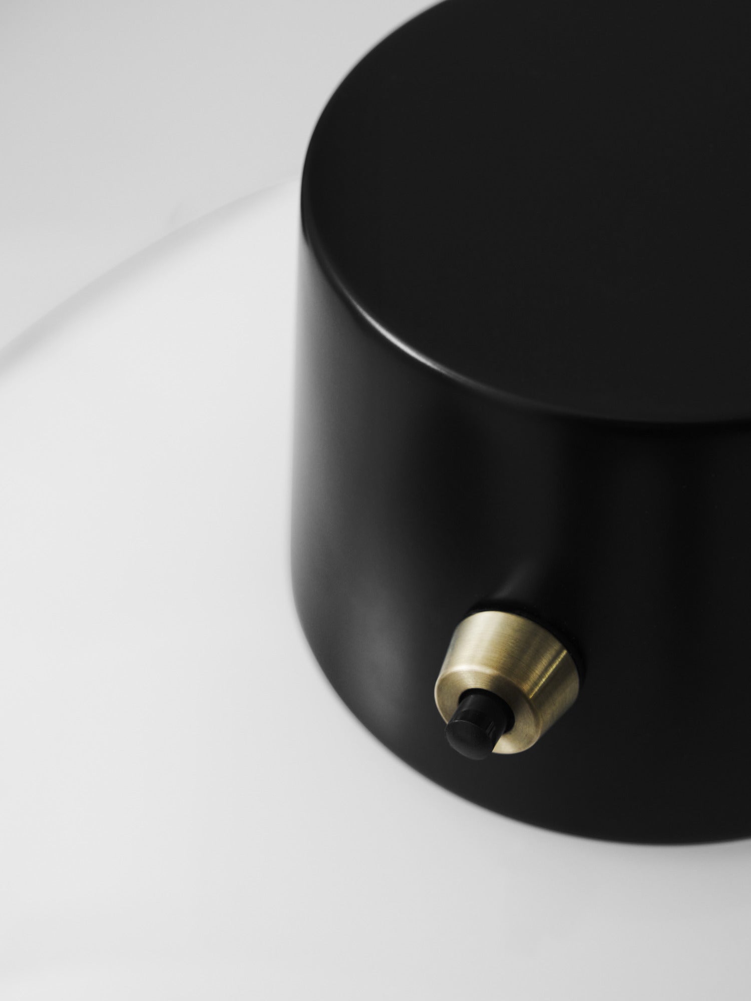 AJ OXFORD black table lamp with white finish