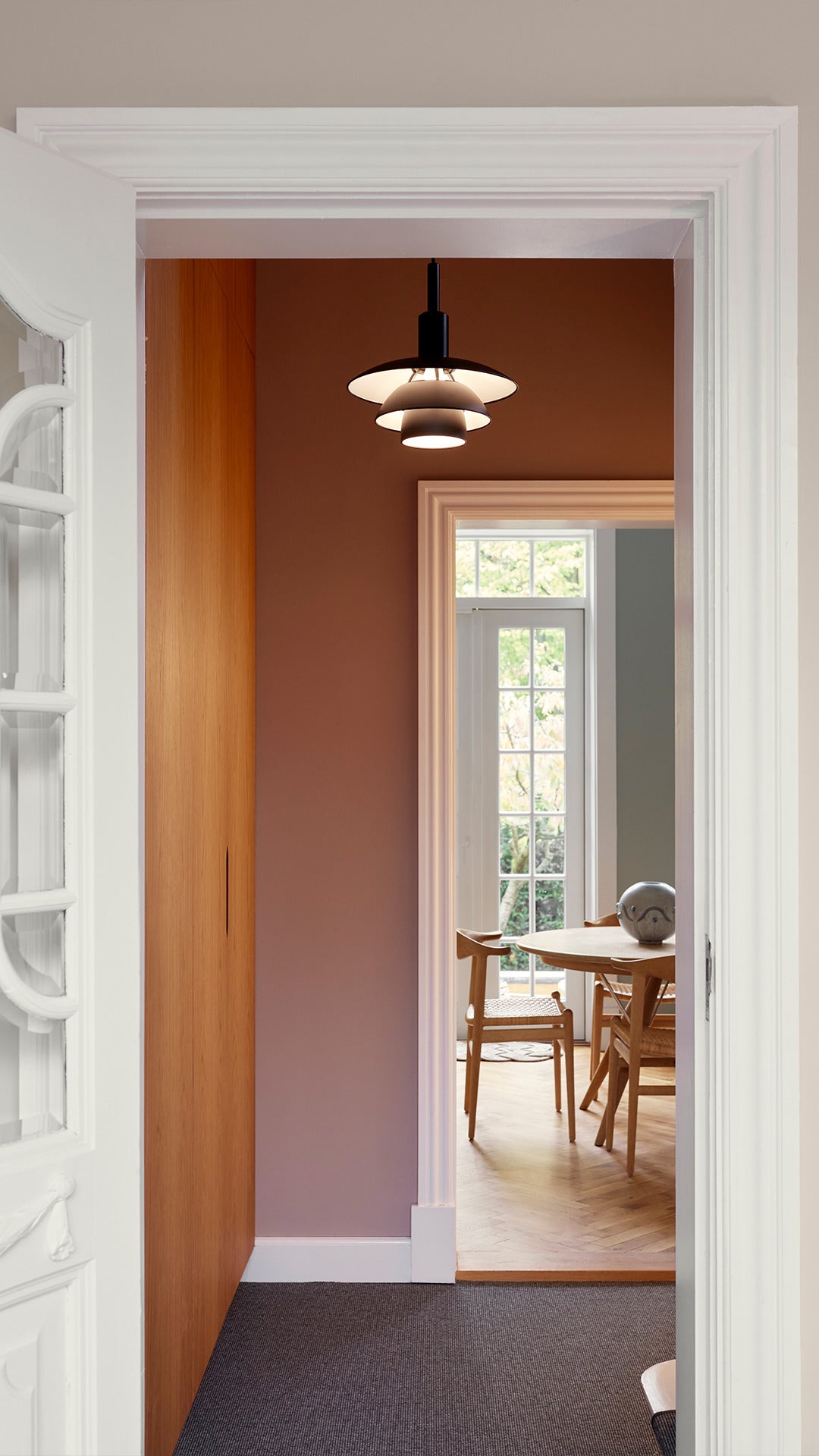 Závesná lampa PH 3/3 biela s čiernym matným povrchom