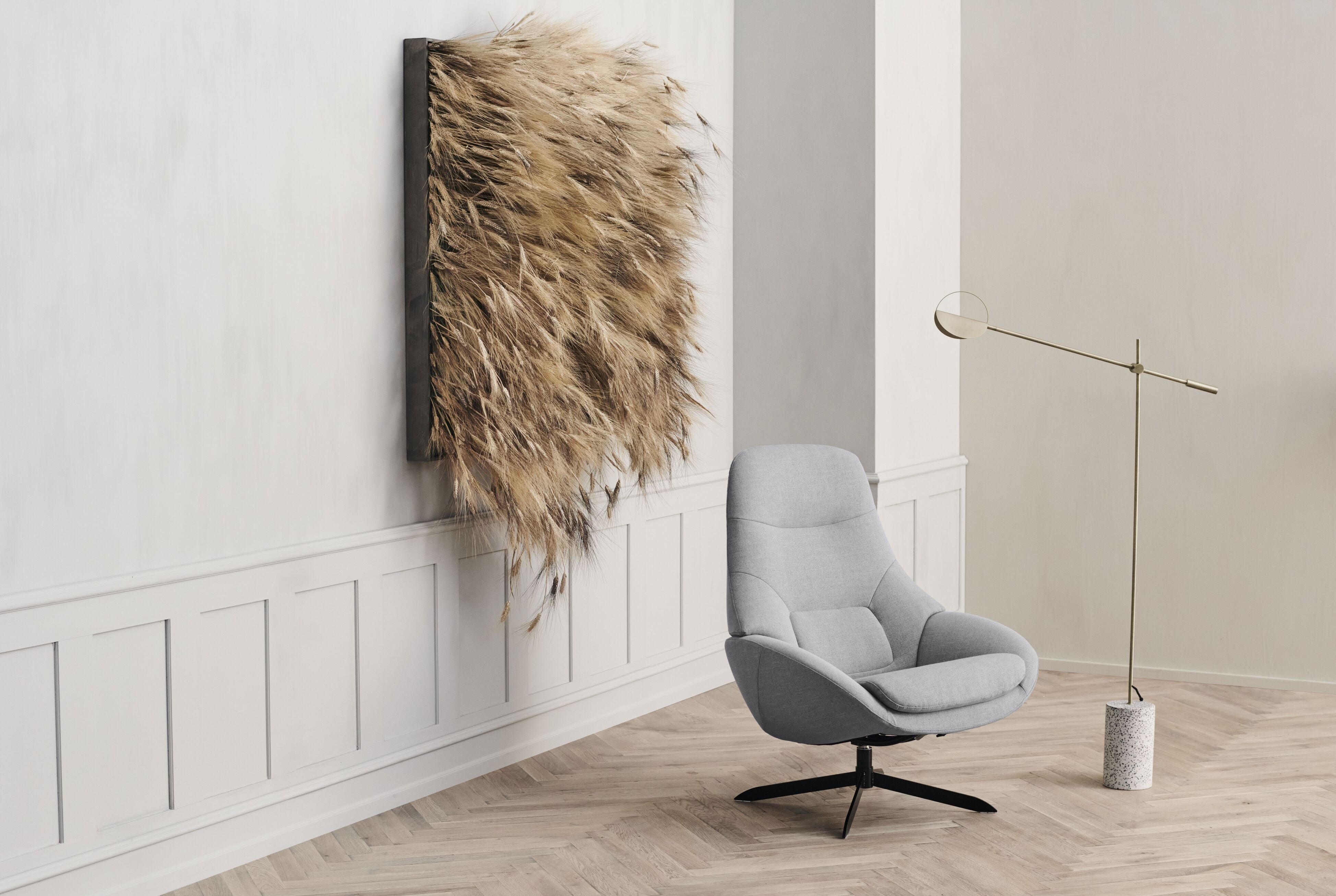 Fotel SAGA KURÁTOROVANÁ EDÍCIA krémový podstavec