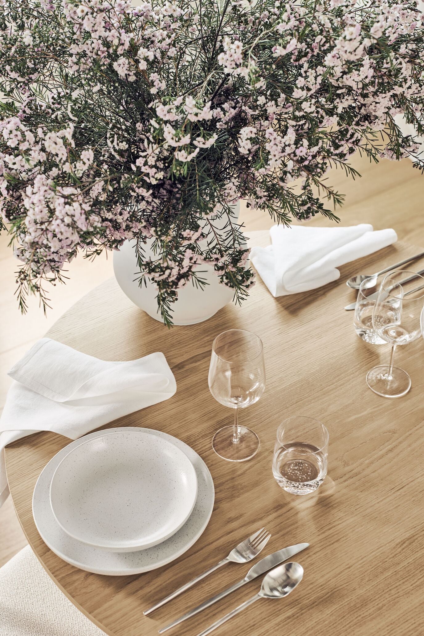 Rectangular table seed bleached oak veneer