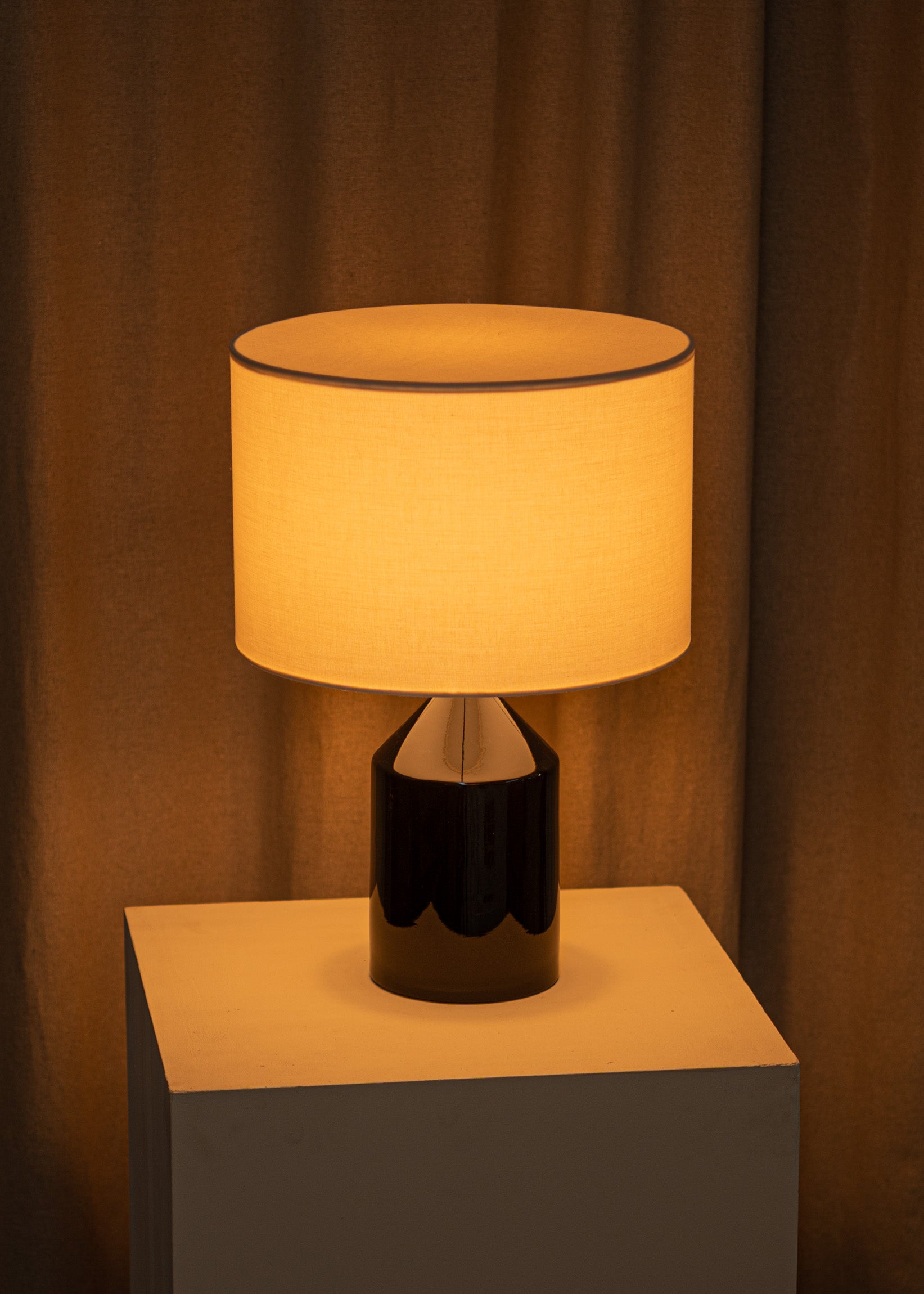 Keramická stolná lampa JOSEF čierna