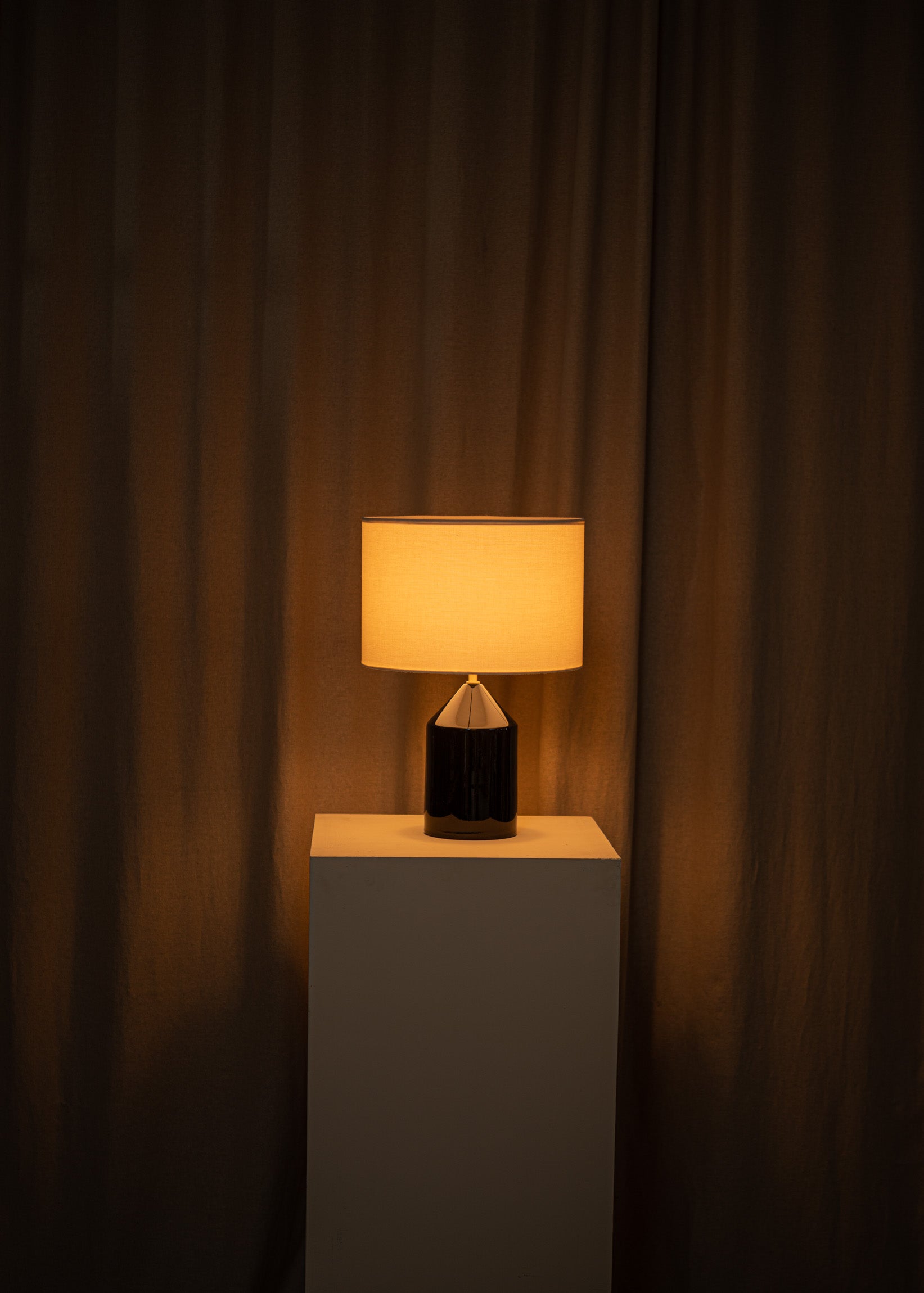 Keramická stolná lampa JOSEF čierna