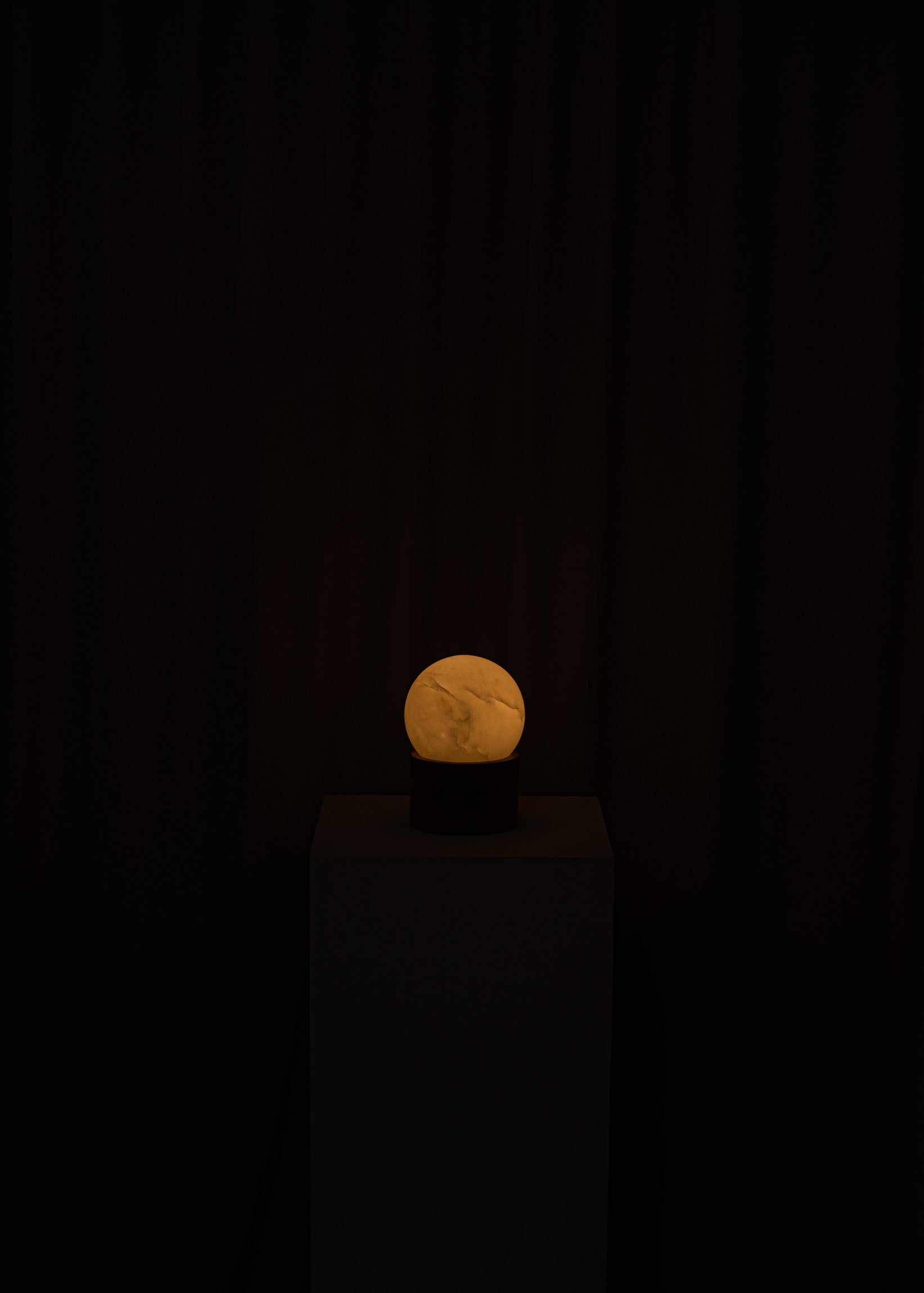 Prenosná lampa AUGURISTO biely alabaster