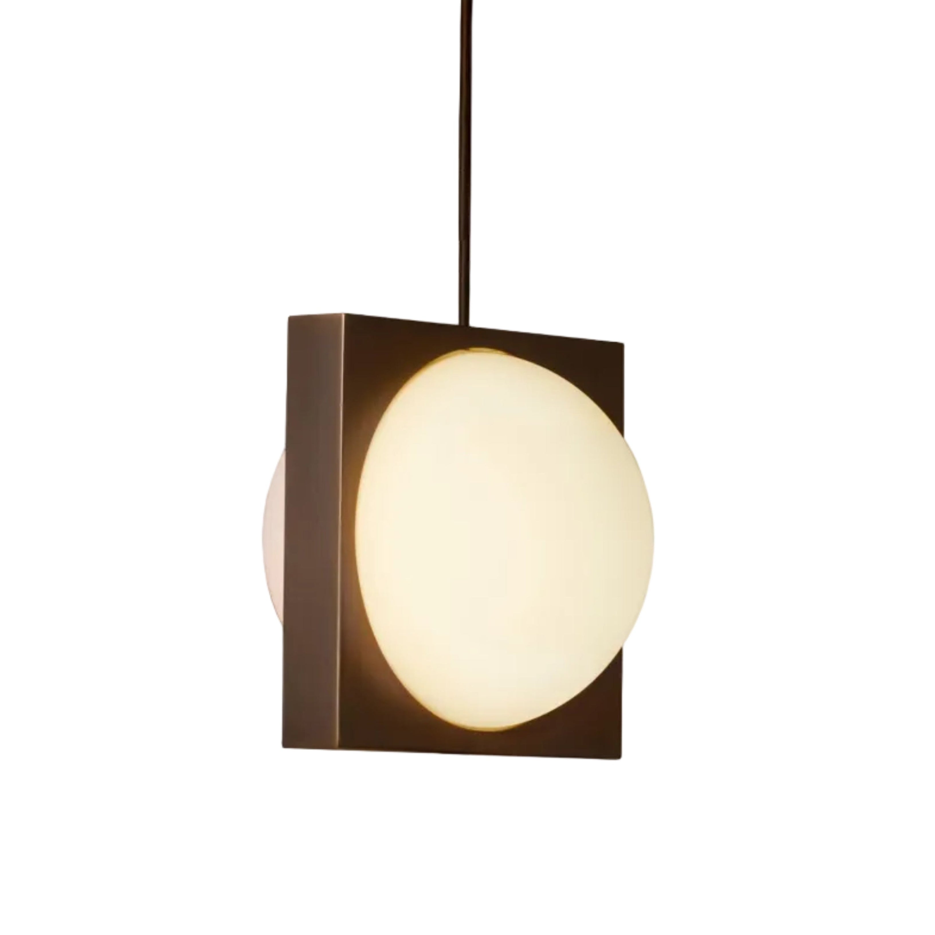 Lampa visiacá SOLSTICE s opálovým tienidlo a čierneným mosadzom