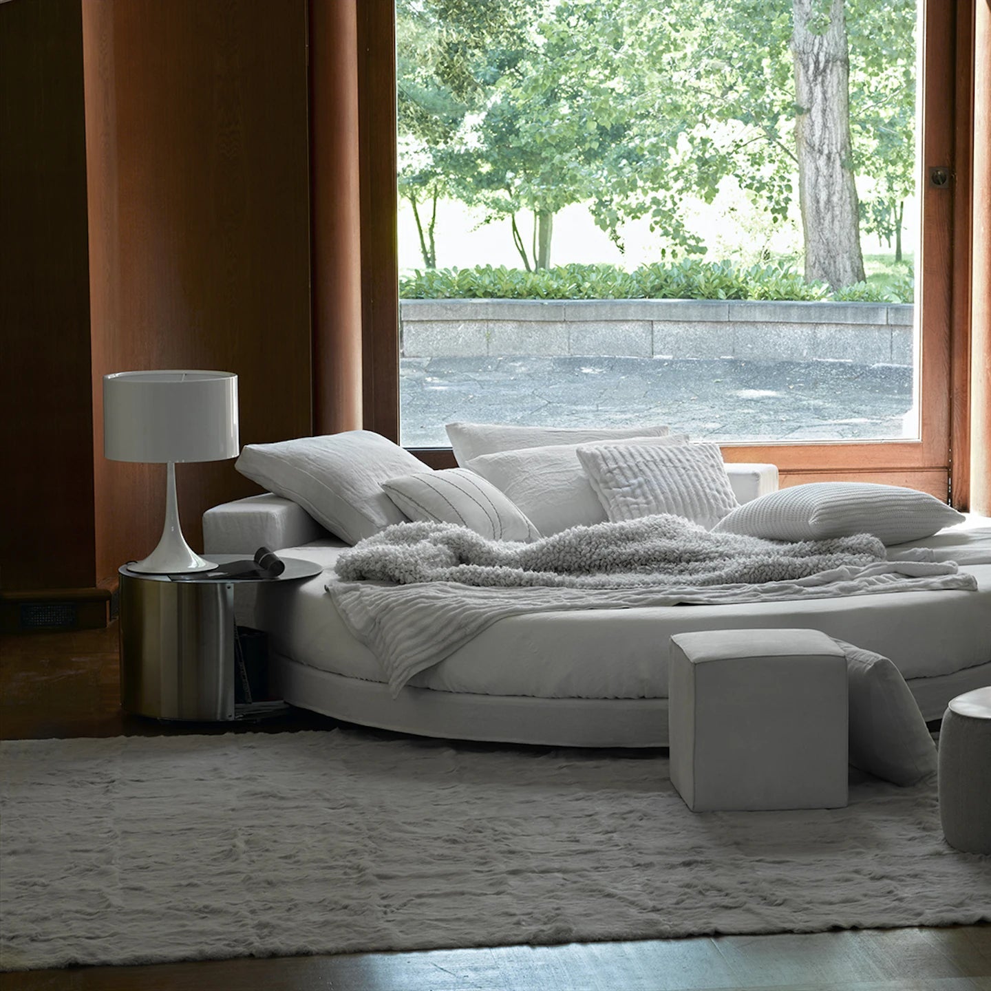 Stolná lampa SPUN LIGHT biela