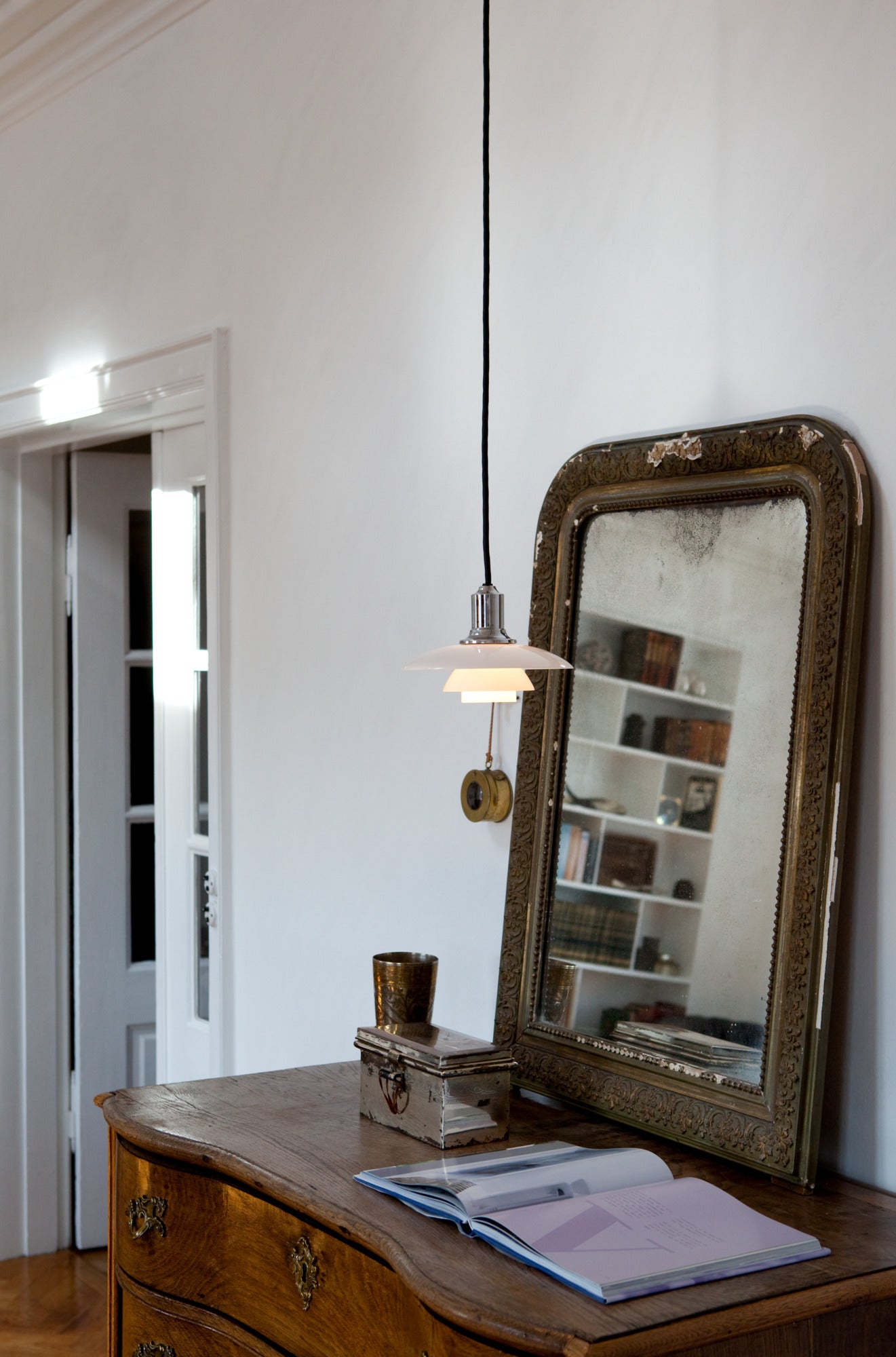 Závesná lampa PH 2/1 biela s chrómovým povrchom