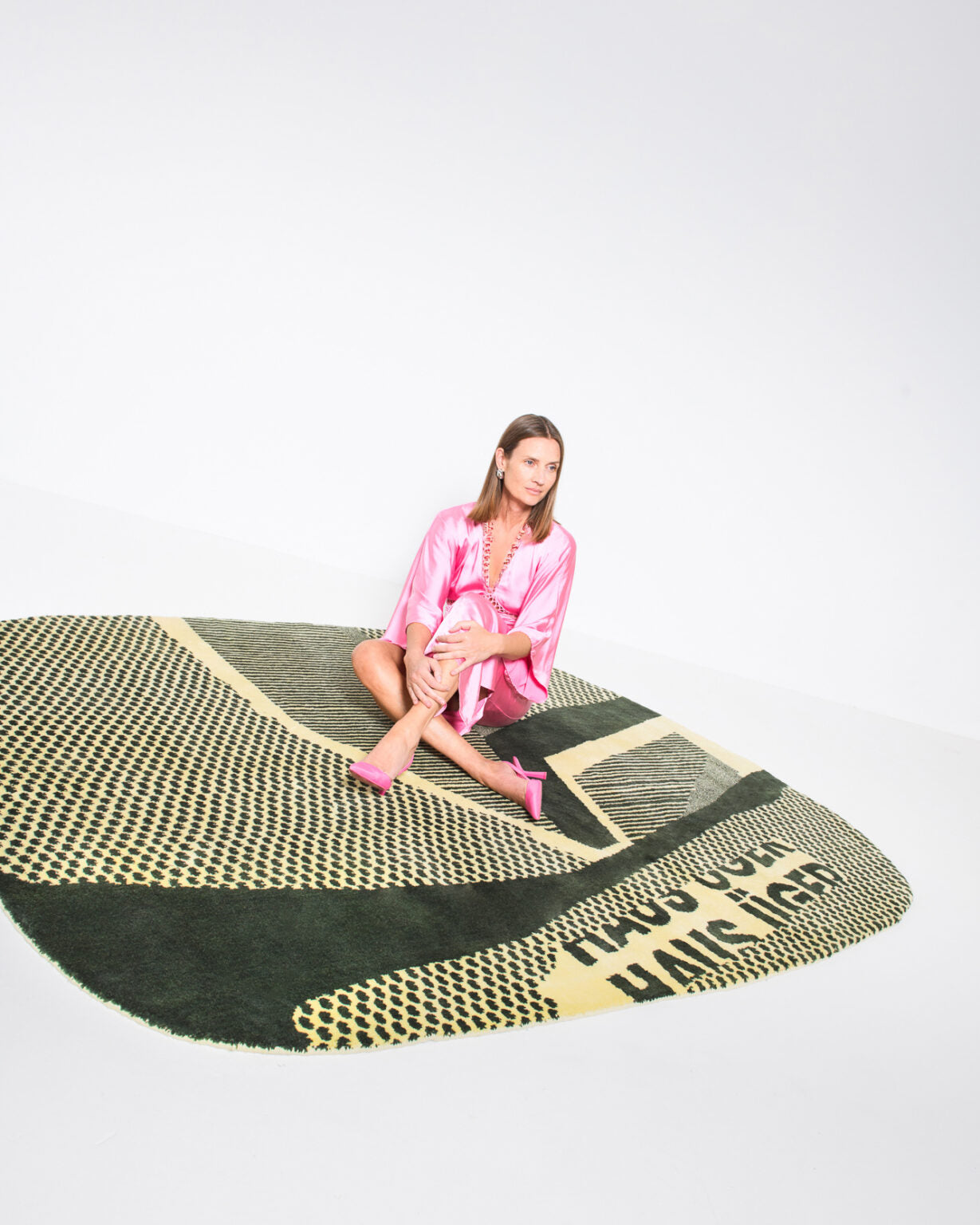 Dekoratívny oválny koberec SIGNED zelený