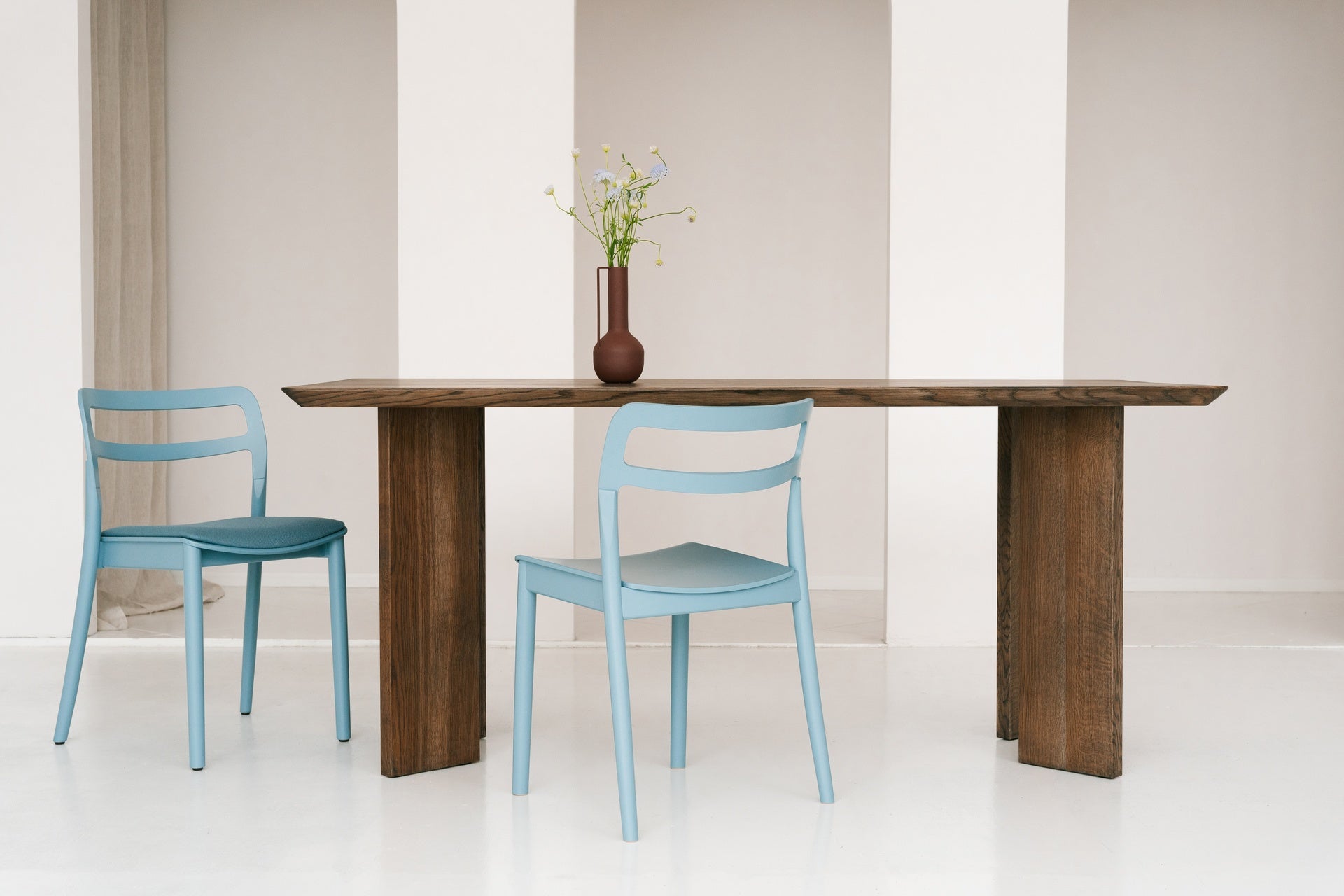 KALA Table in Oak Wood