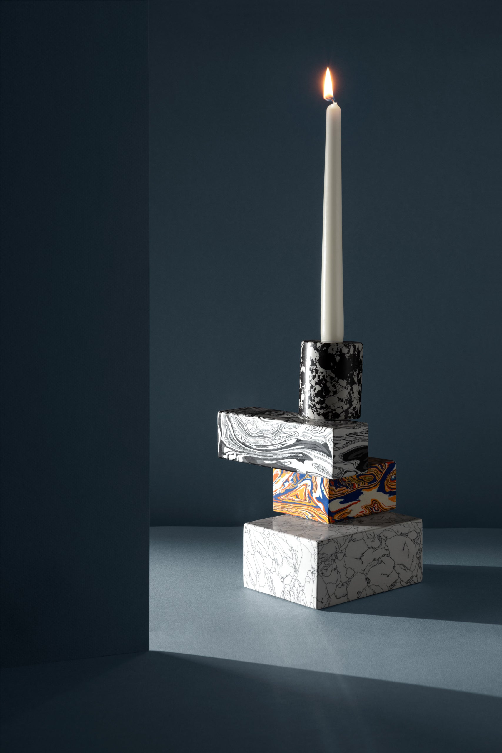 Svietnik SWIRL viacfarebný mramor