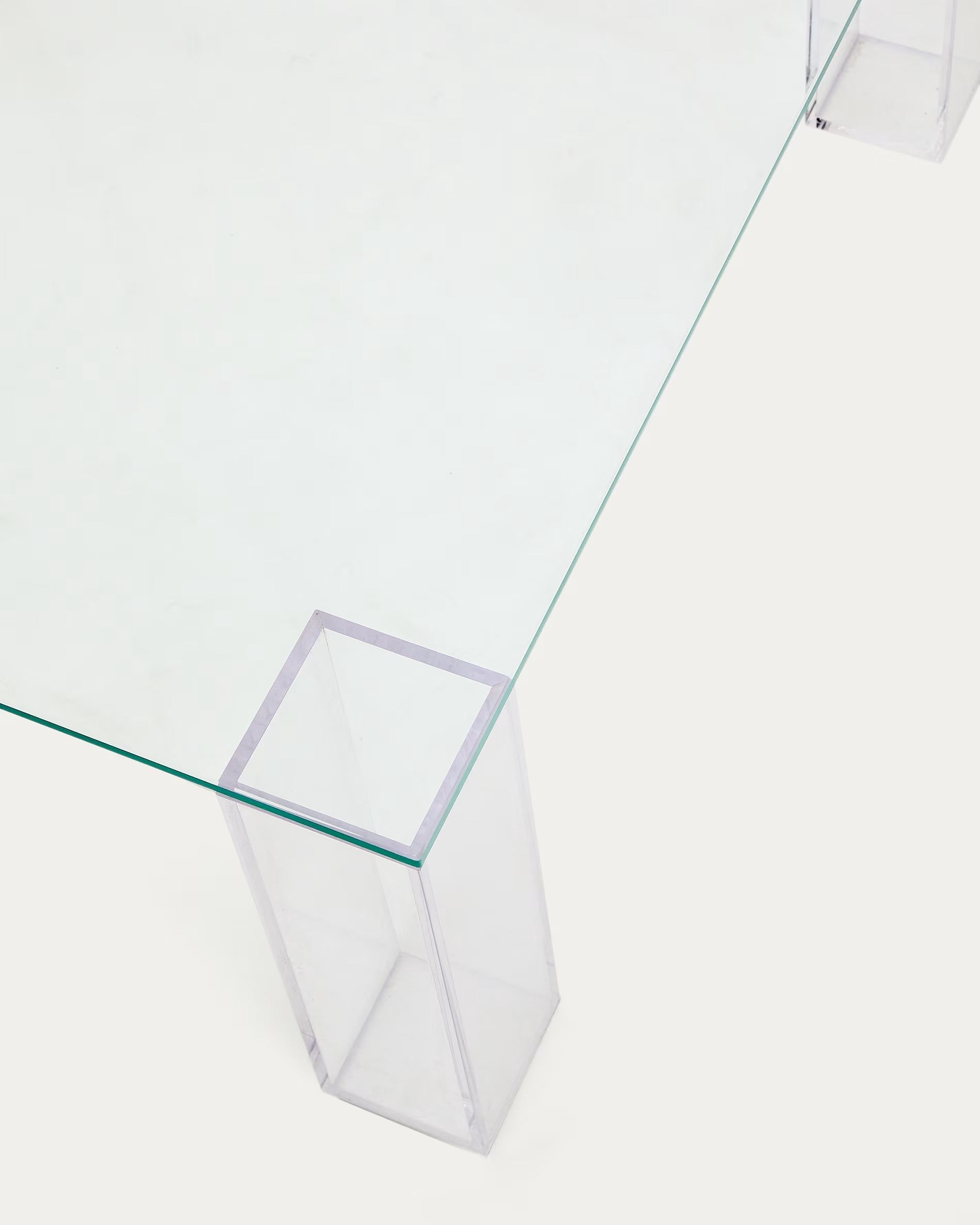 Štvorcový konferenčný stolík ADULARIA z priehľadného tvrdeného skla