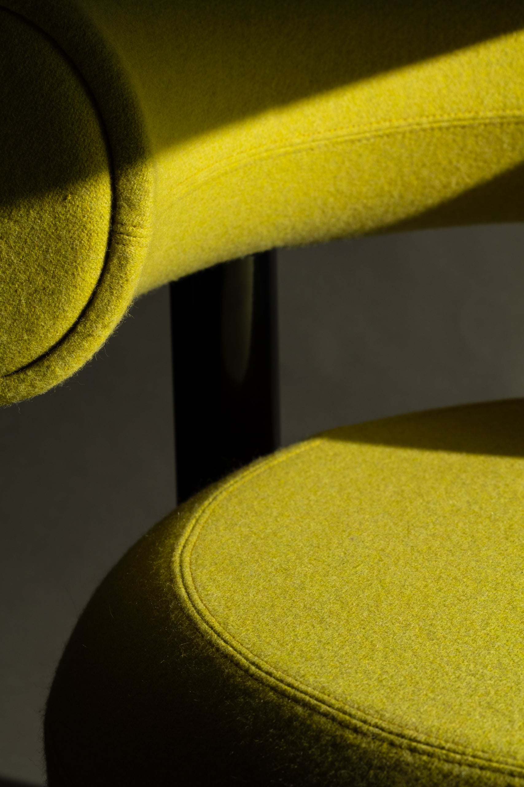 Stolička FAT so železnou základňou