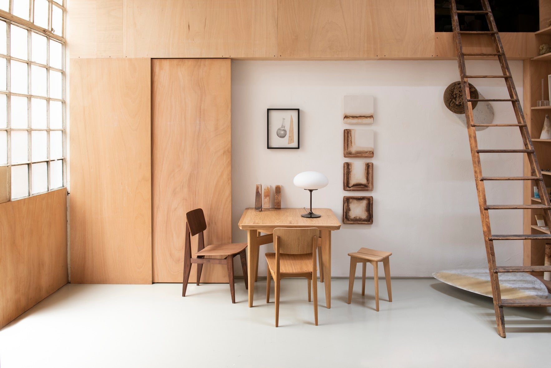 Stolná lampa STEMLITE krémová