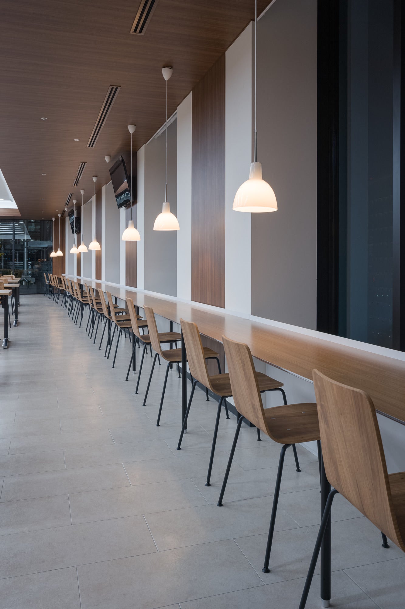 Závesná lampa TOLDBOD GLASS biela