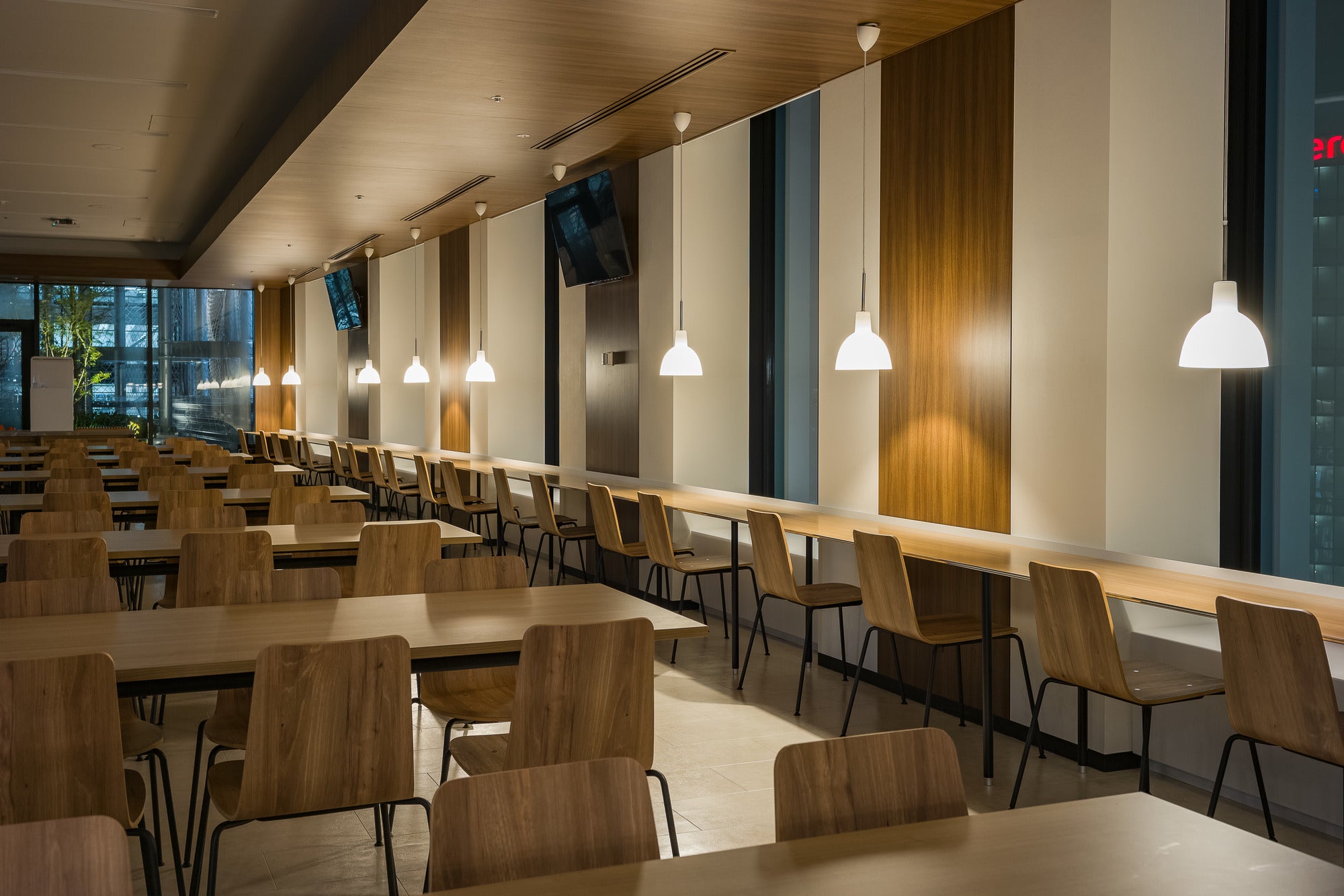 Závesná lampa TOLDBOD GLASS biela