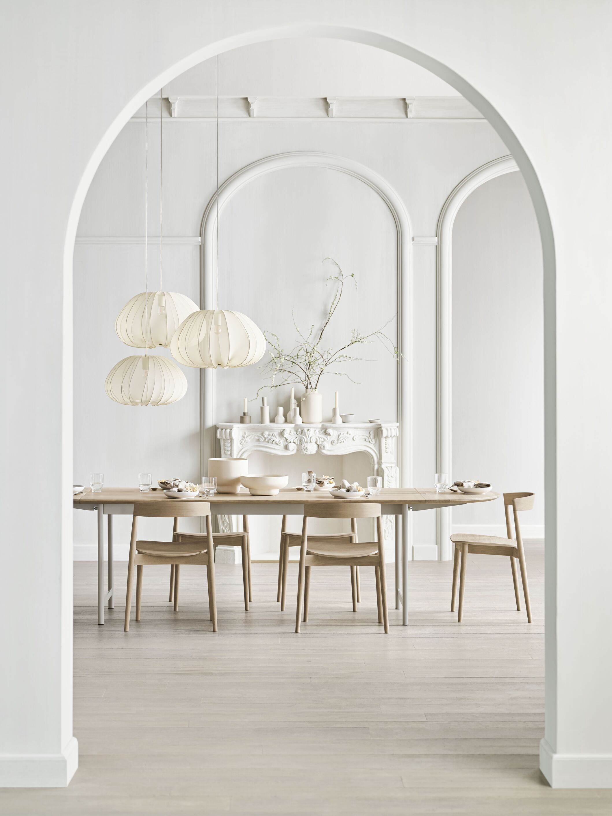 Table track oak wood with a black base