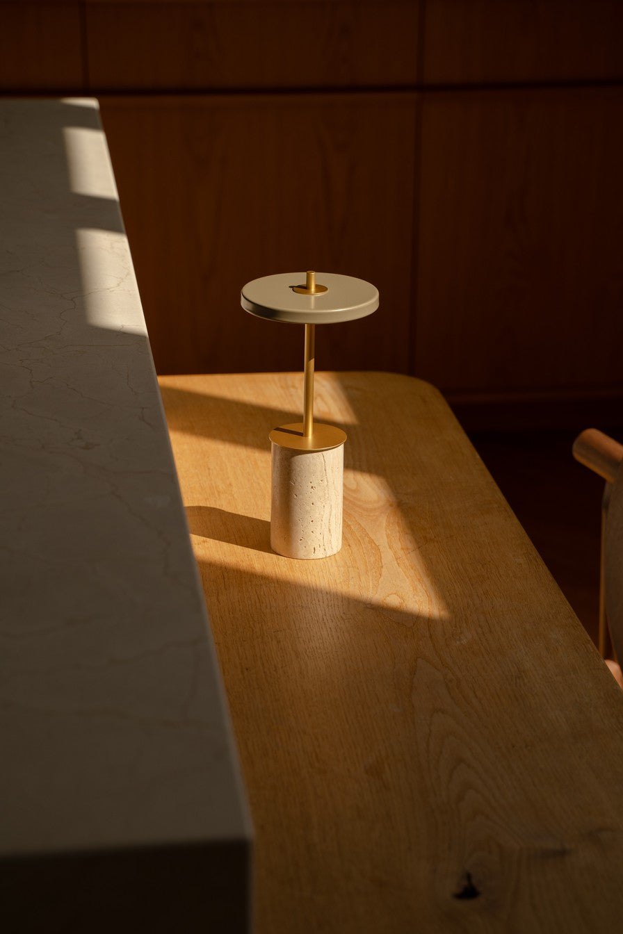 Stolná lampa ASTERIA MOVE MINI travertín so zlatým prvkom