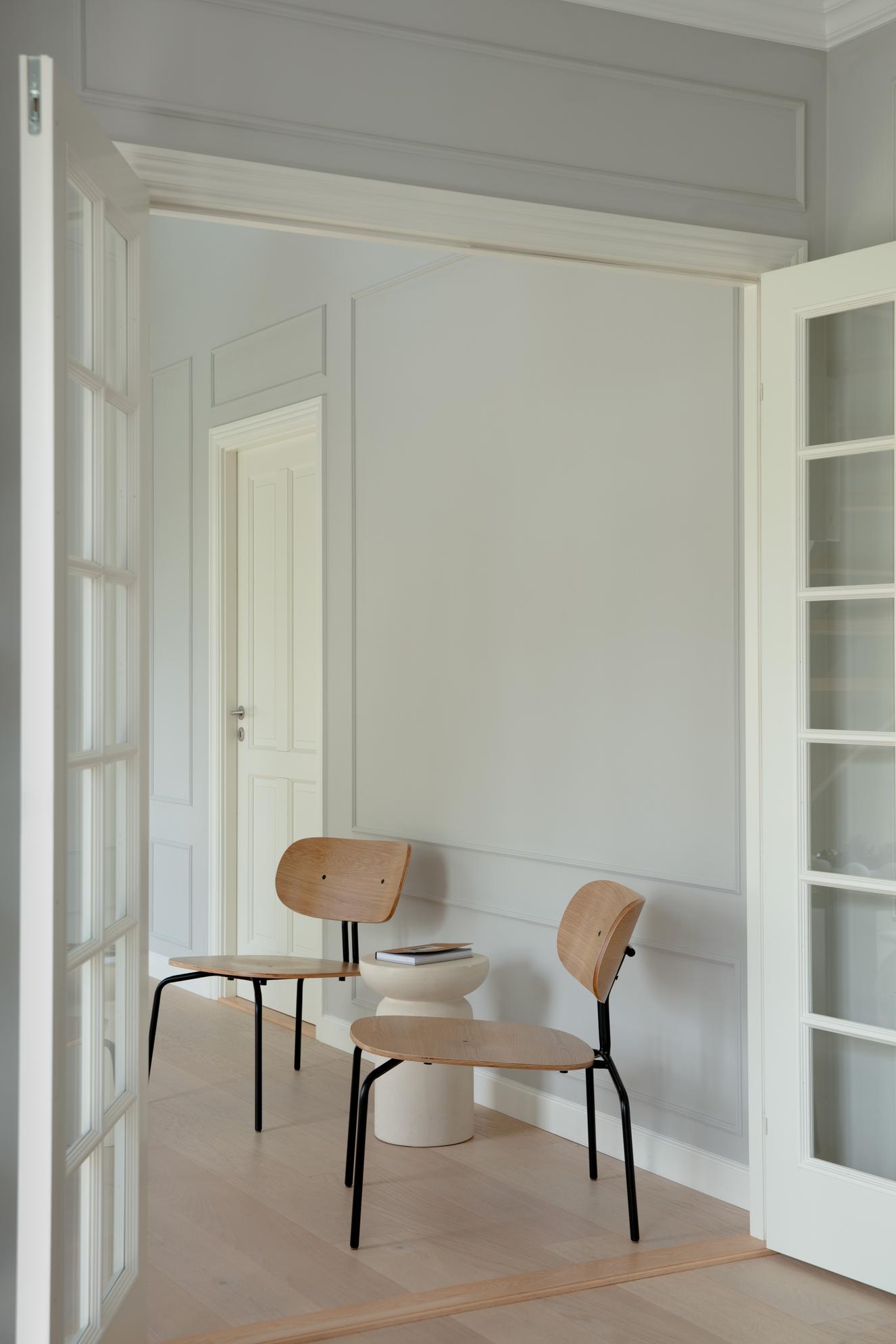 Black beige curious armchair with a black base