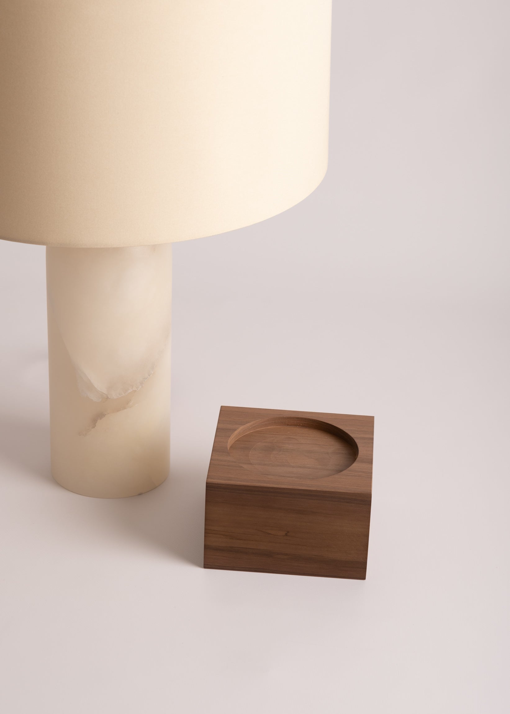 PURA KELO Table Lamp White Alabaster