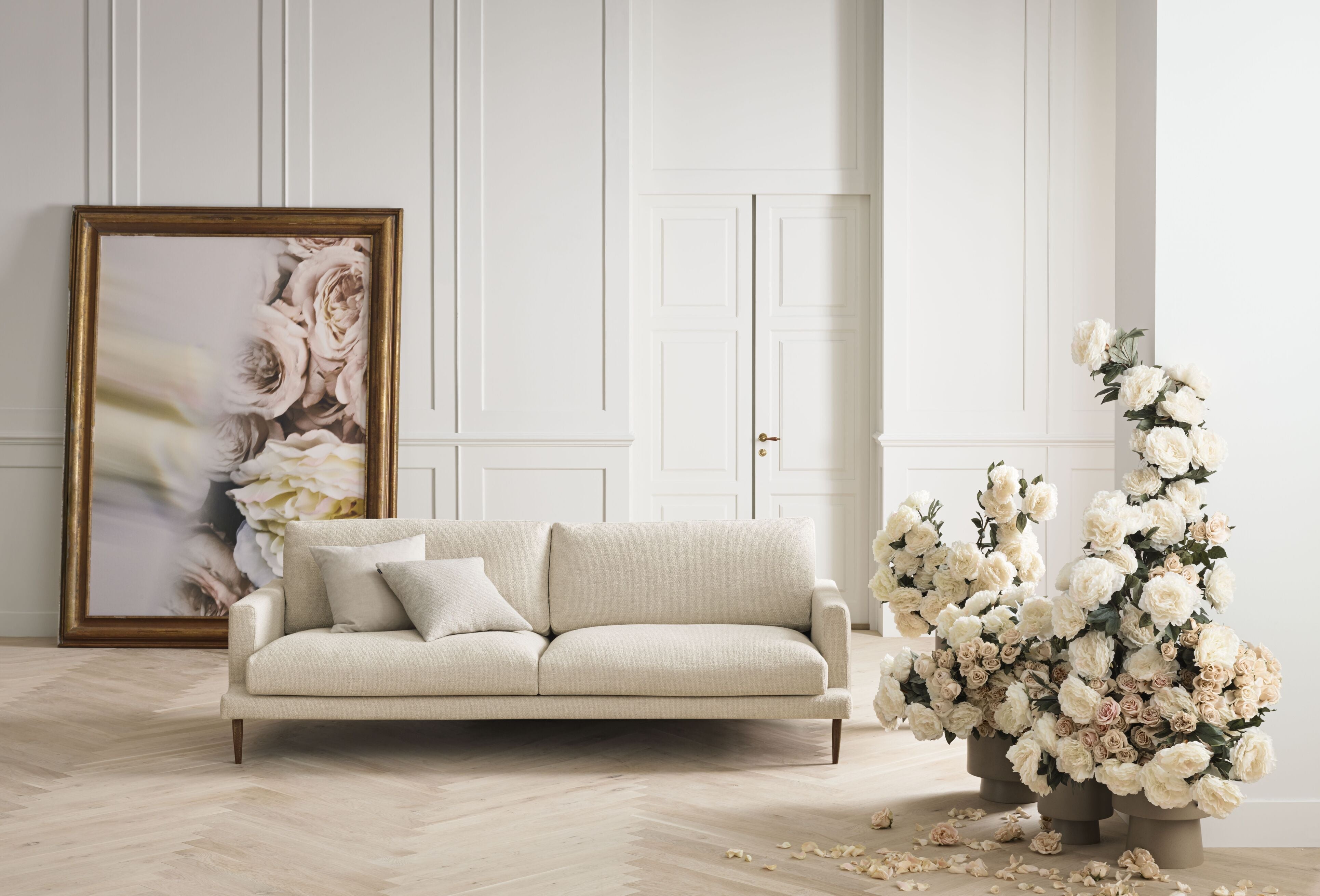 Pravostranný rohový gauč VENEDA SLIM s bieleným podstavcom