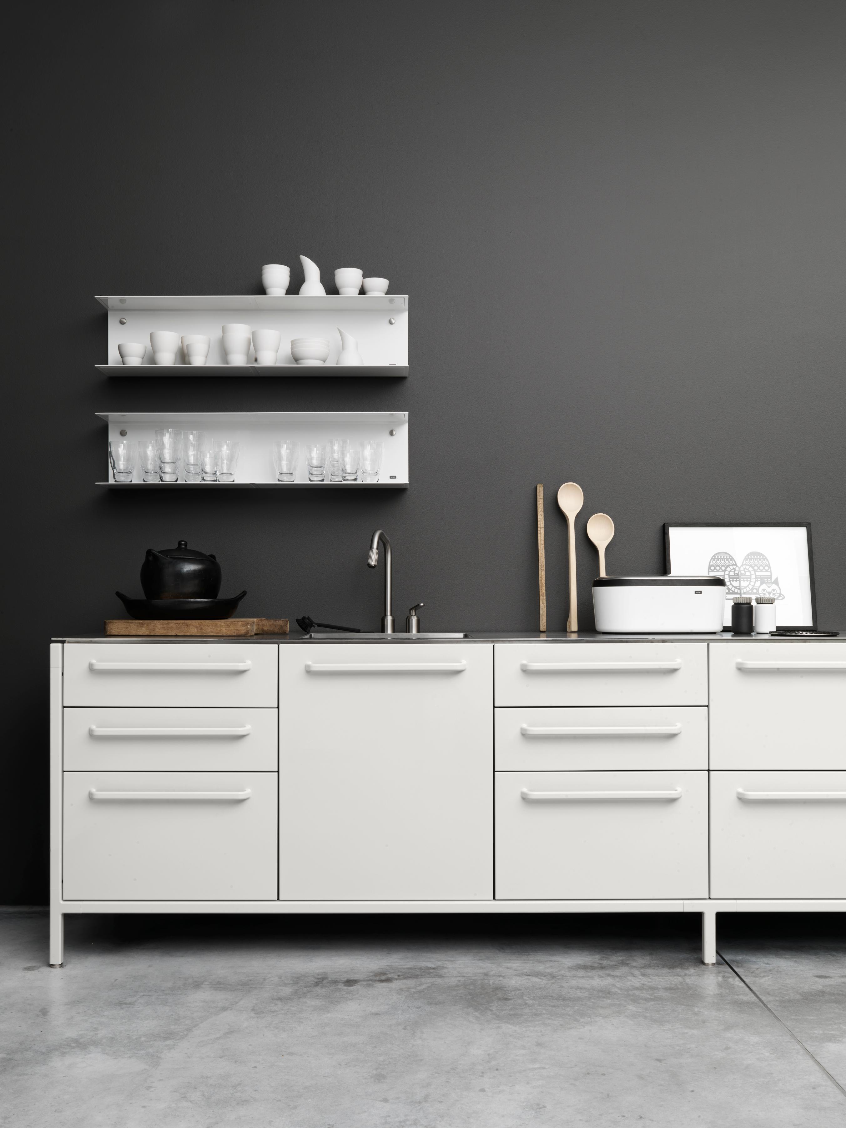 Hanging shelf VIPP white