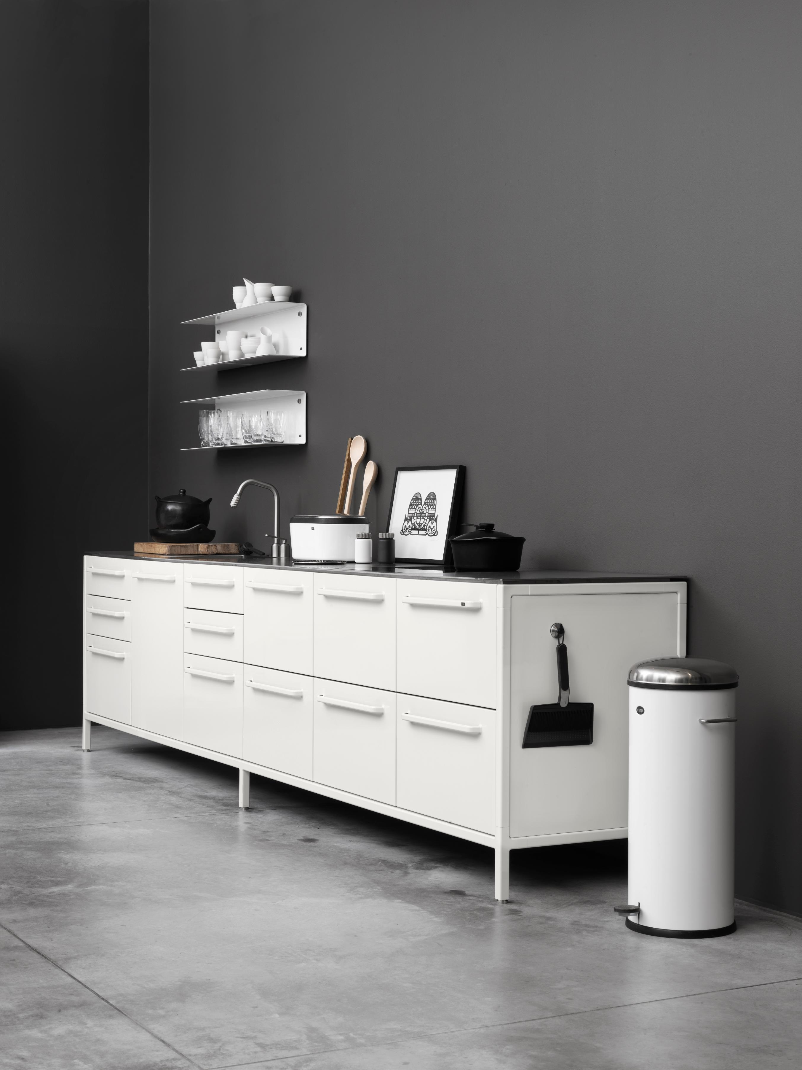 Hanging shelf VIPP white