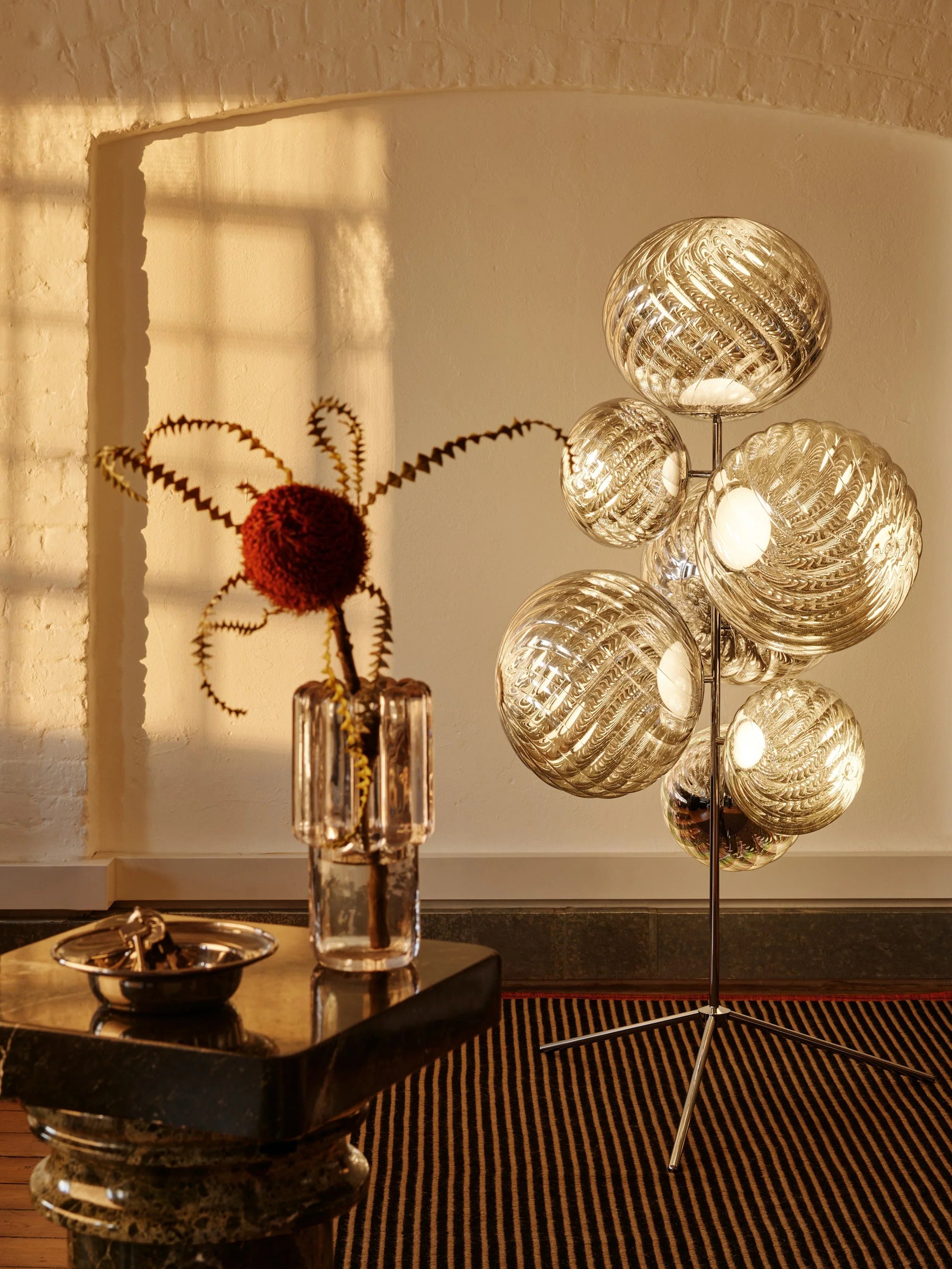 Stolná lampa WHIRL strieborná