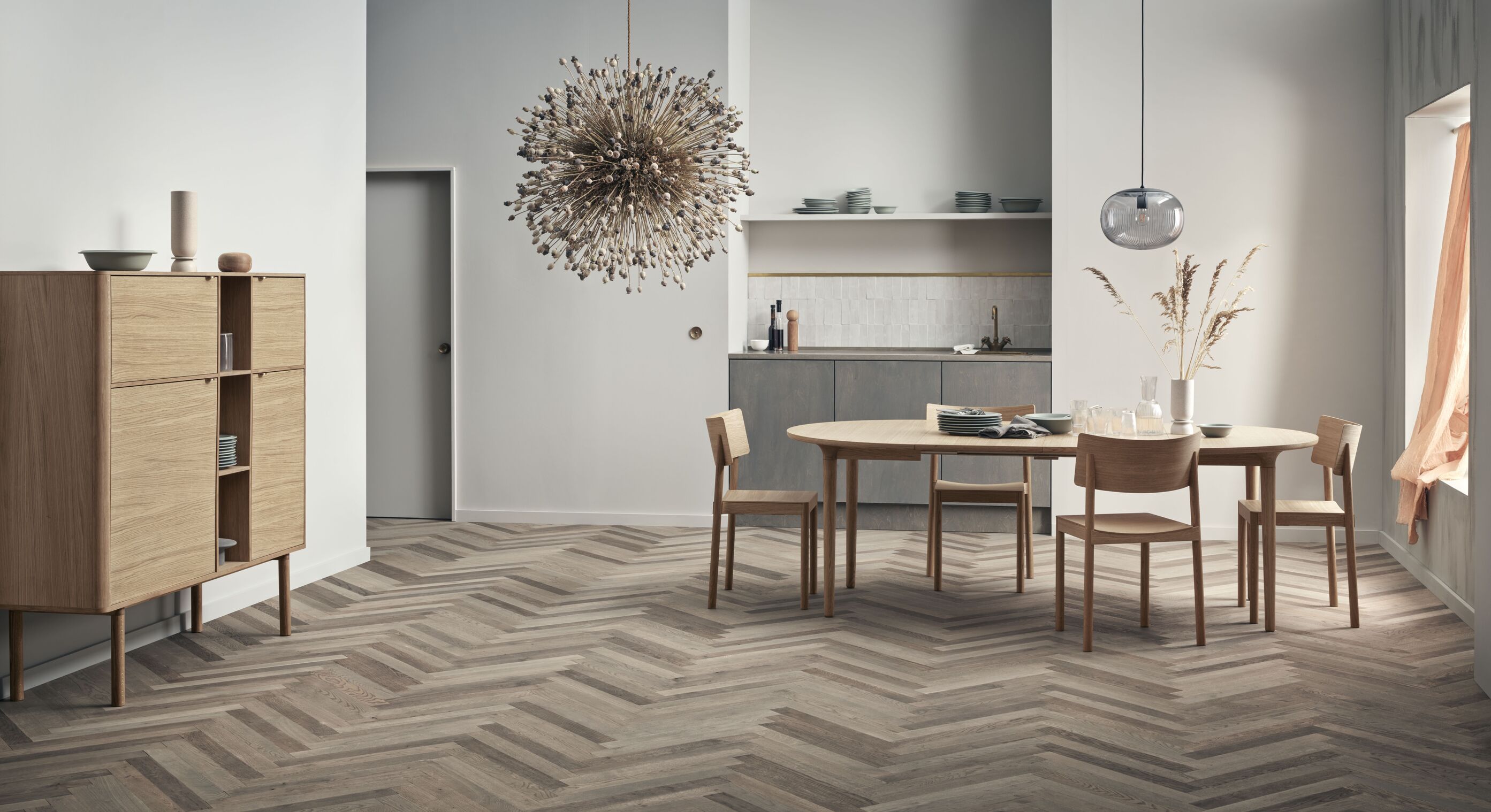 Stolička TUNE bielená dubová dyha