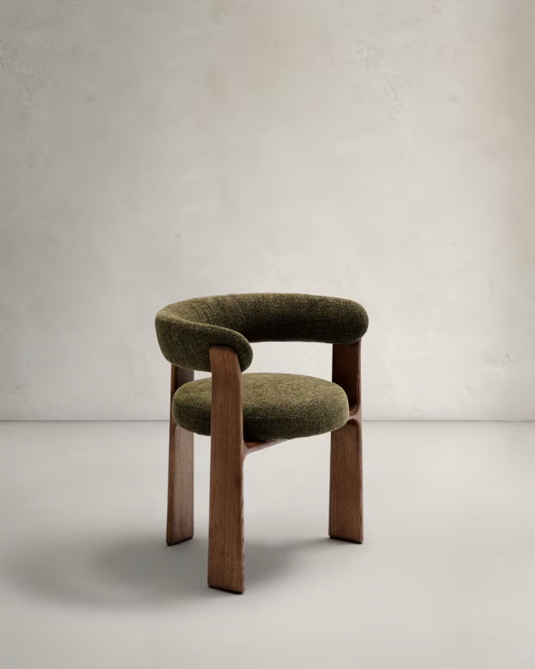 Granite armchair with armrests in green chenille and a dark ash base.