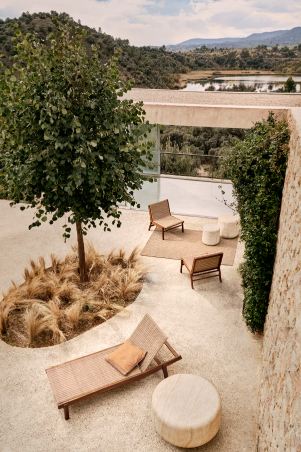 Záhradné kreslo ITANI z akáciového dreva s ratanovým sedadlom