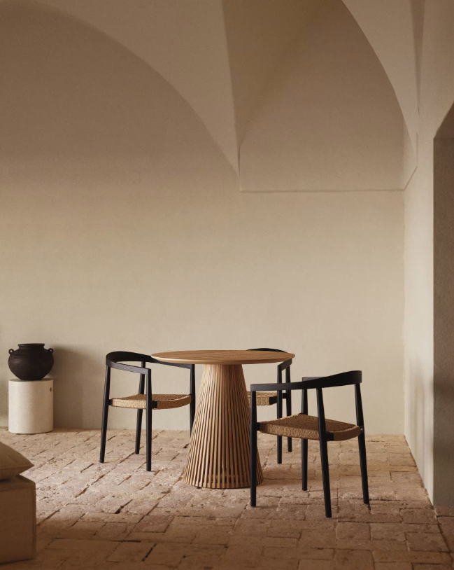 Okrúhly stôl JEANETTE z masívneho teakového dreva