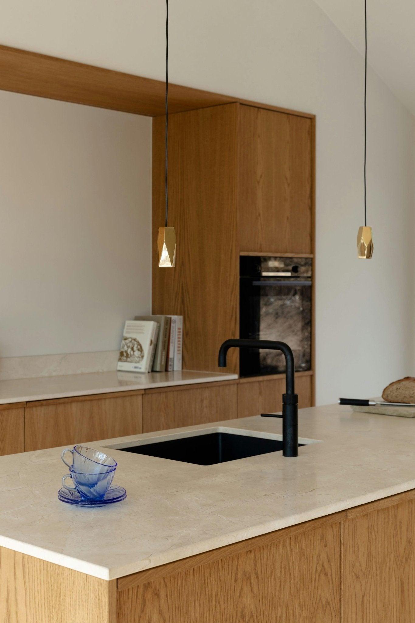 Abażur BRIGHTER DAYS mosiądz UMAGE Eye on Design