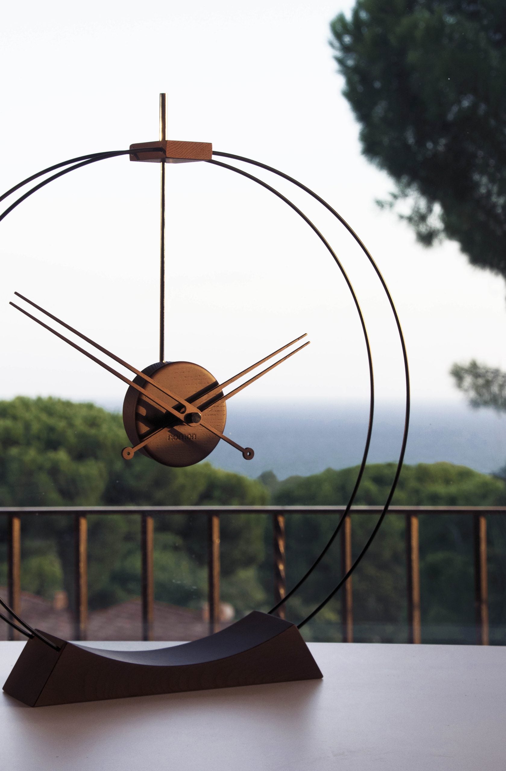 Stolový hodiny AIRE jaseňové s čiernym