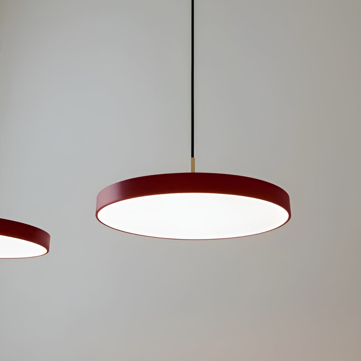 Závesná lampa ASTERIA PLUS bordová so zlatým prvkom