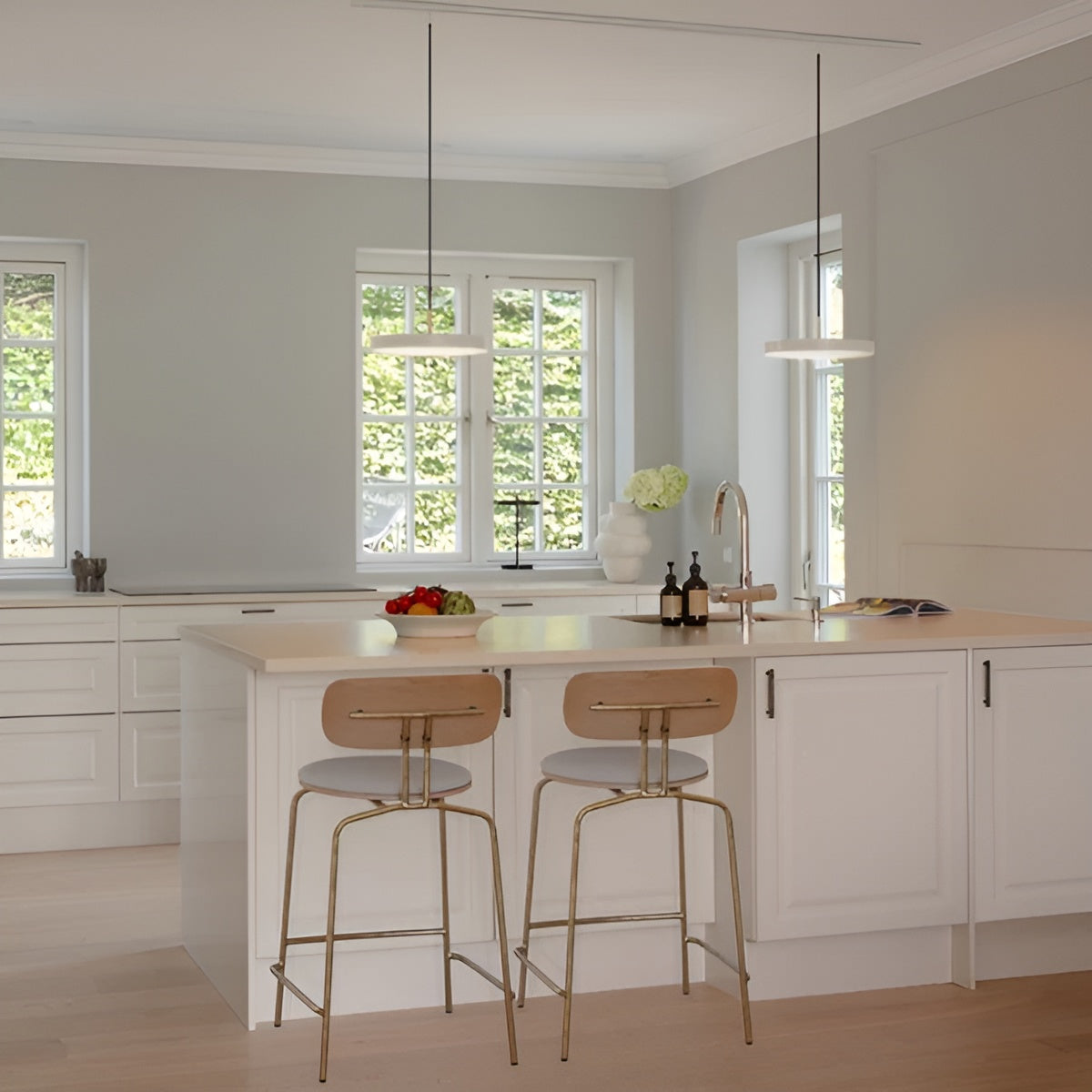 ASTERIA PLUS pendant lamp in light gray with a gold accent