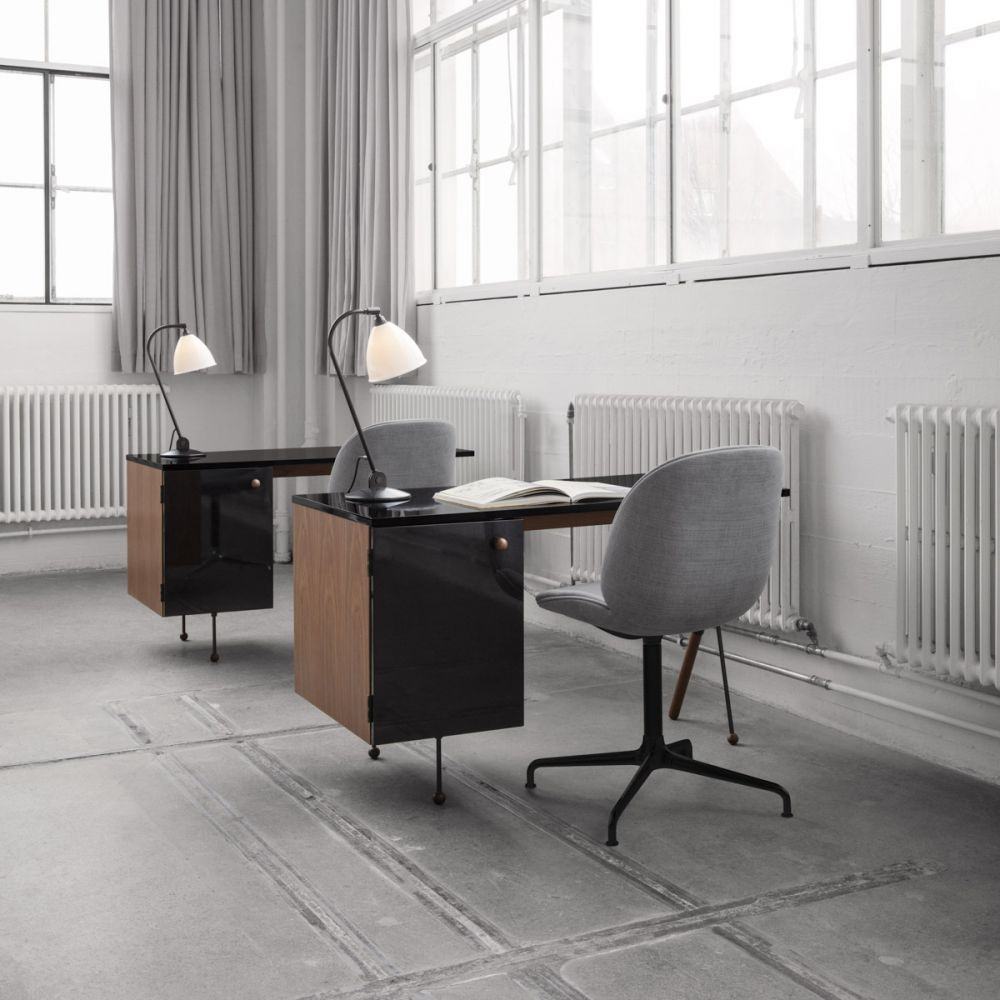 Otočné kreslo BEETLE čalúnené s čiernym podstavcom