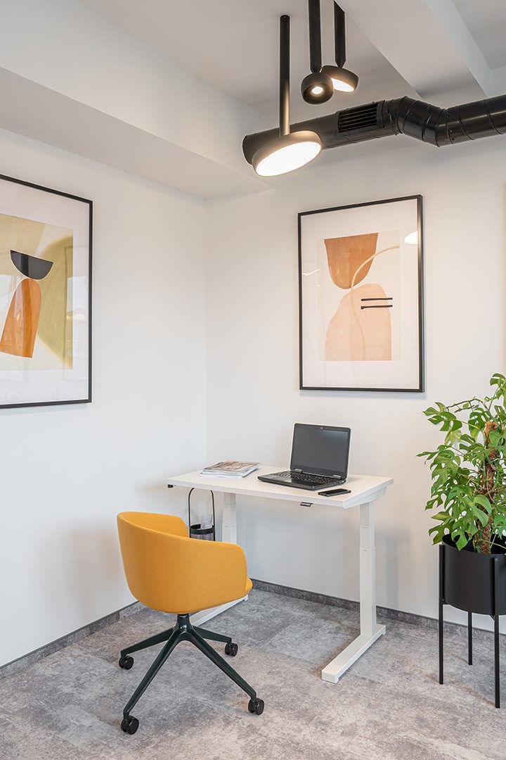 Biurko COMPACT DRIVE z elektryczną regulację blatu MDD Eye on Design