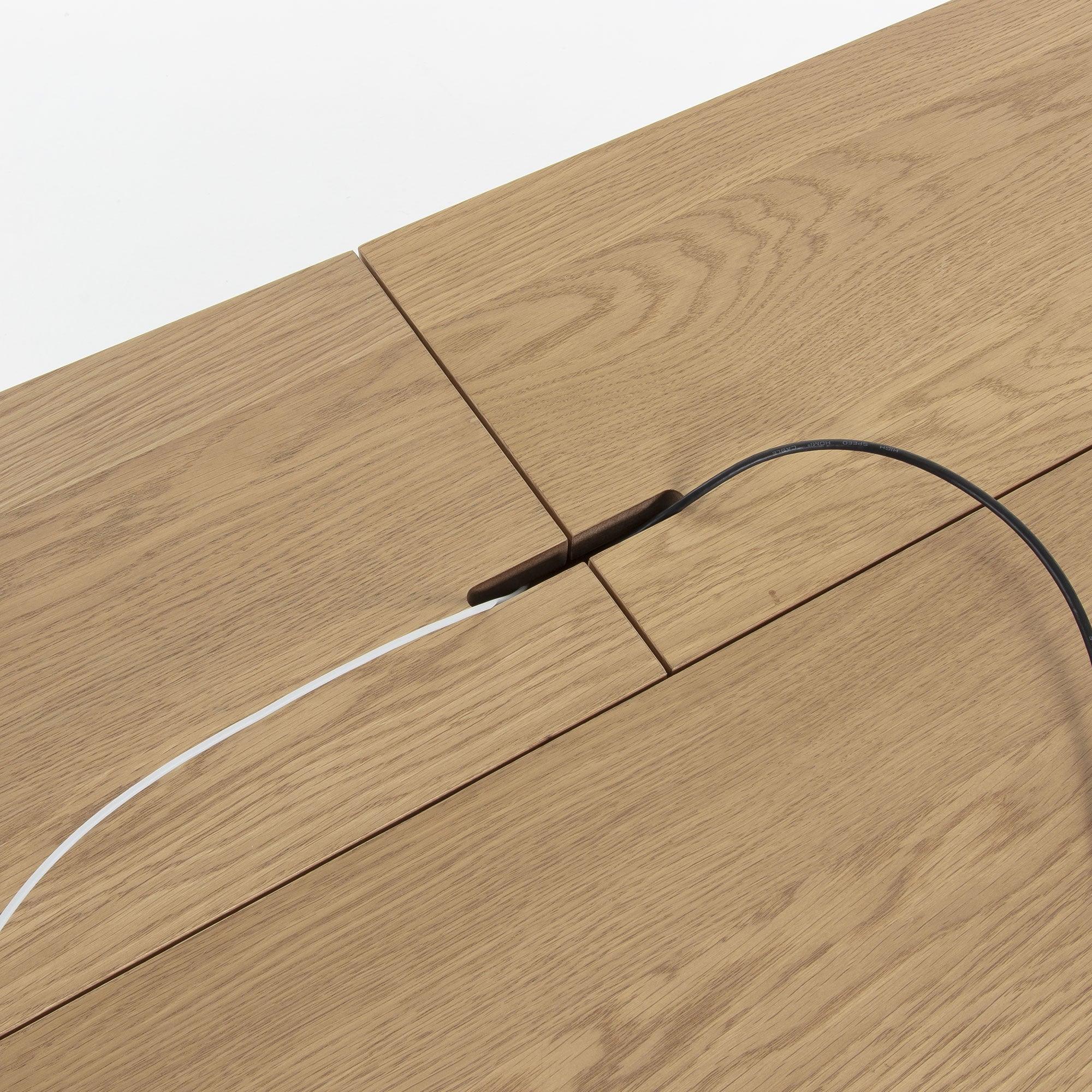 Biurko JULIA lite drewno jesionowe La Forma Eye on Design