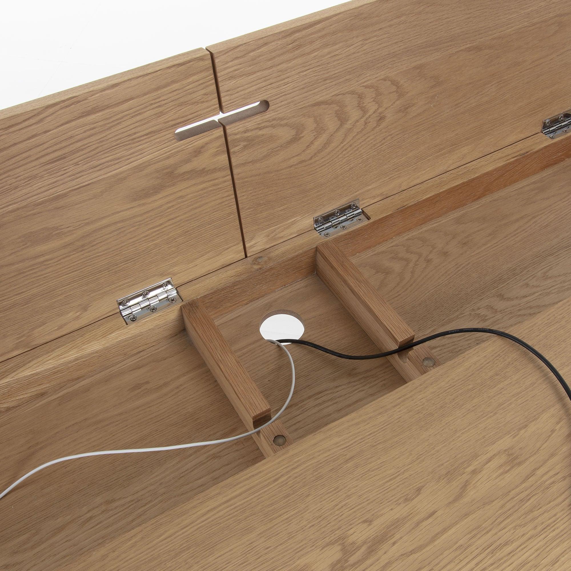 Biurko JULIA lite drewno jesionowe La Forma Eye on Design