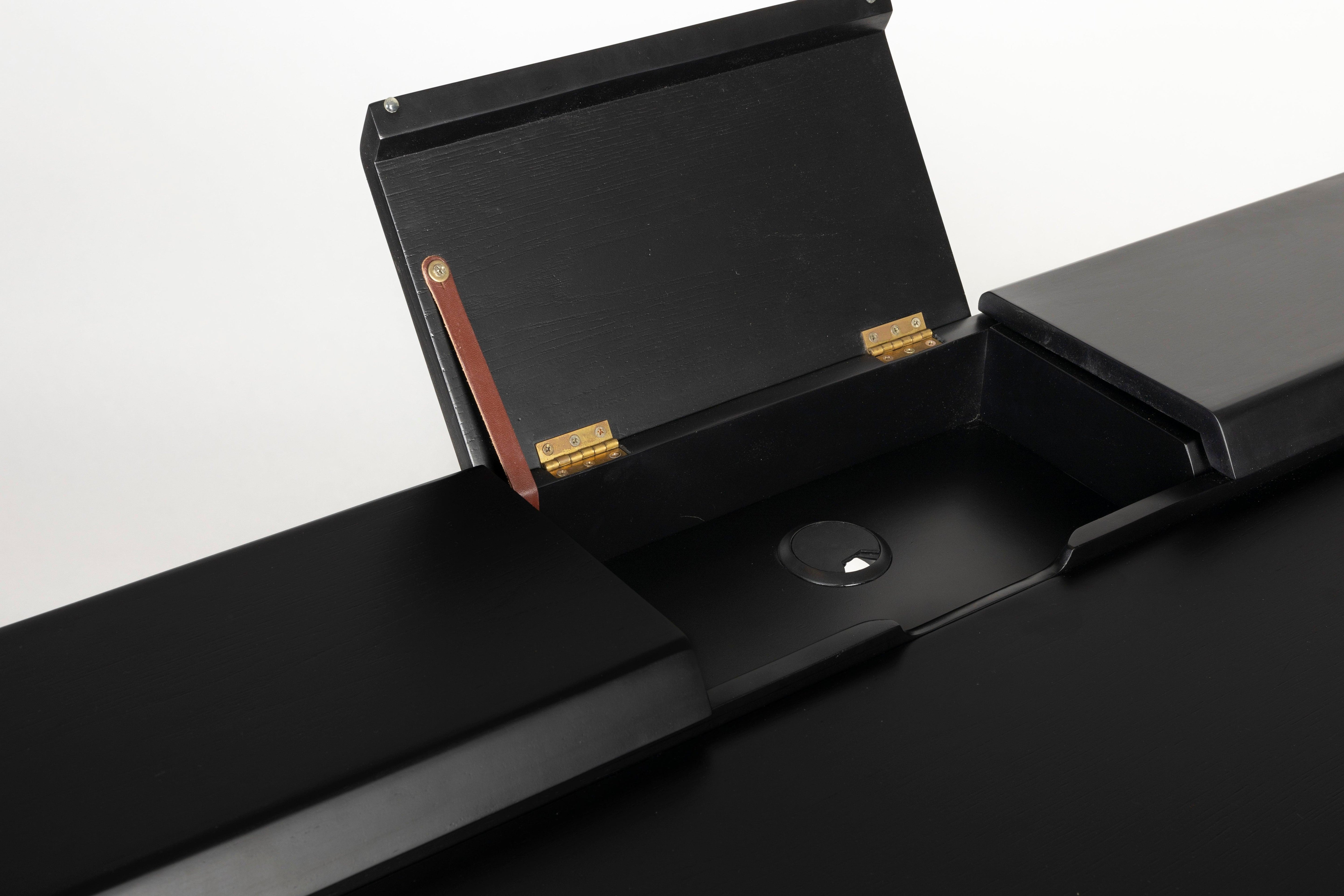 Biurko KAAT czarne drewno Zuiver Eye on Design