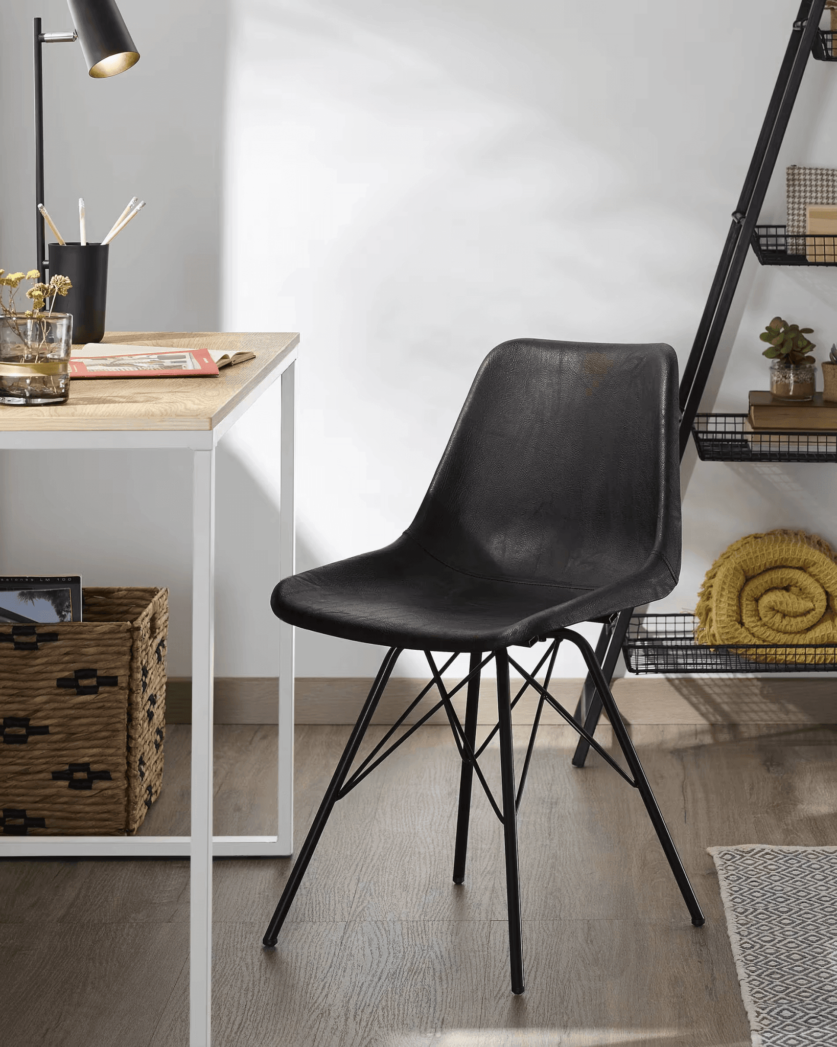 Biurko TALBOT biały La Forma Eye on Design